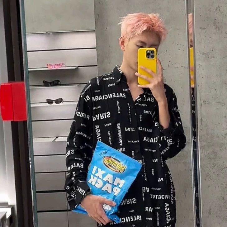Balenciaga Balenciaga size 39 Logo full print long-sleeved shirt Size US XS / EU 42 / 0 - 6 Thumbnail
