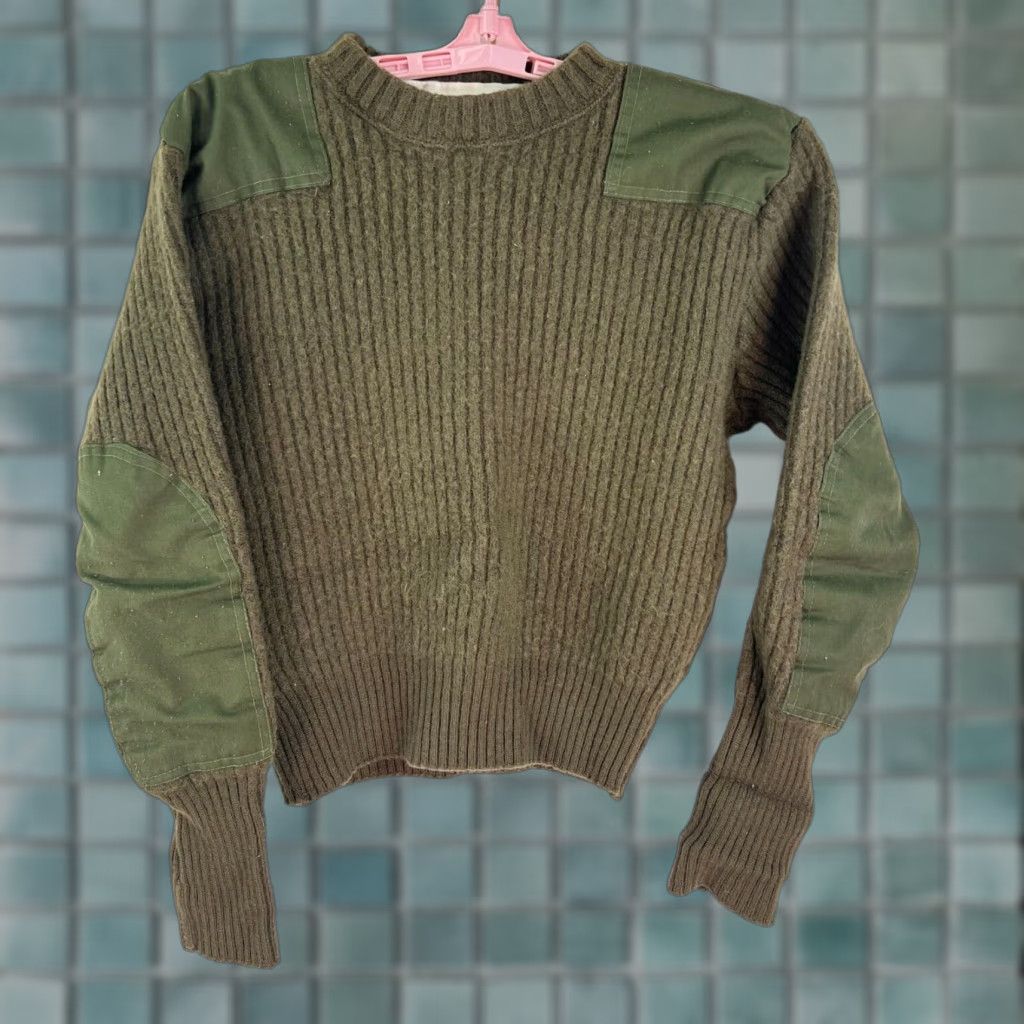 Vintage VINTAGE DSCP Sweater Military Green Wool Elbow Patches 90s Adults Medium Green Mens Sweater Size US M / EU 48-50 / 2 - 1 Thumbnail