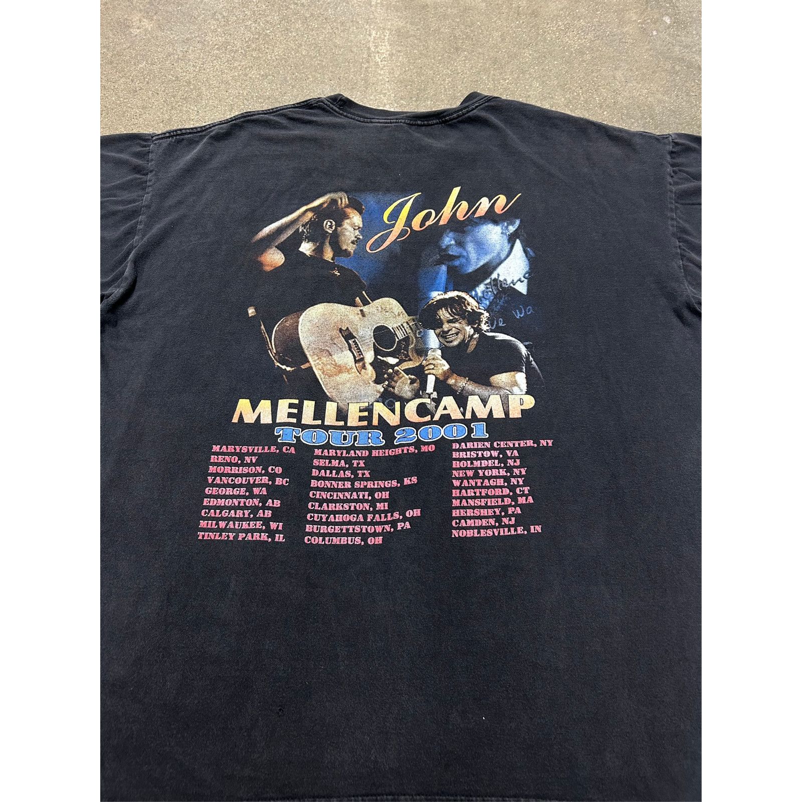Vintage Vintage Faded 2001 John Mellencamp Distressed Tour T-Shirt Size US XL / EU 56 / 4 - 4 Thumbnail