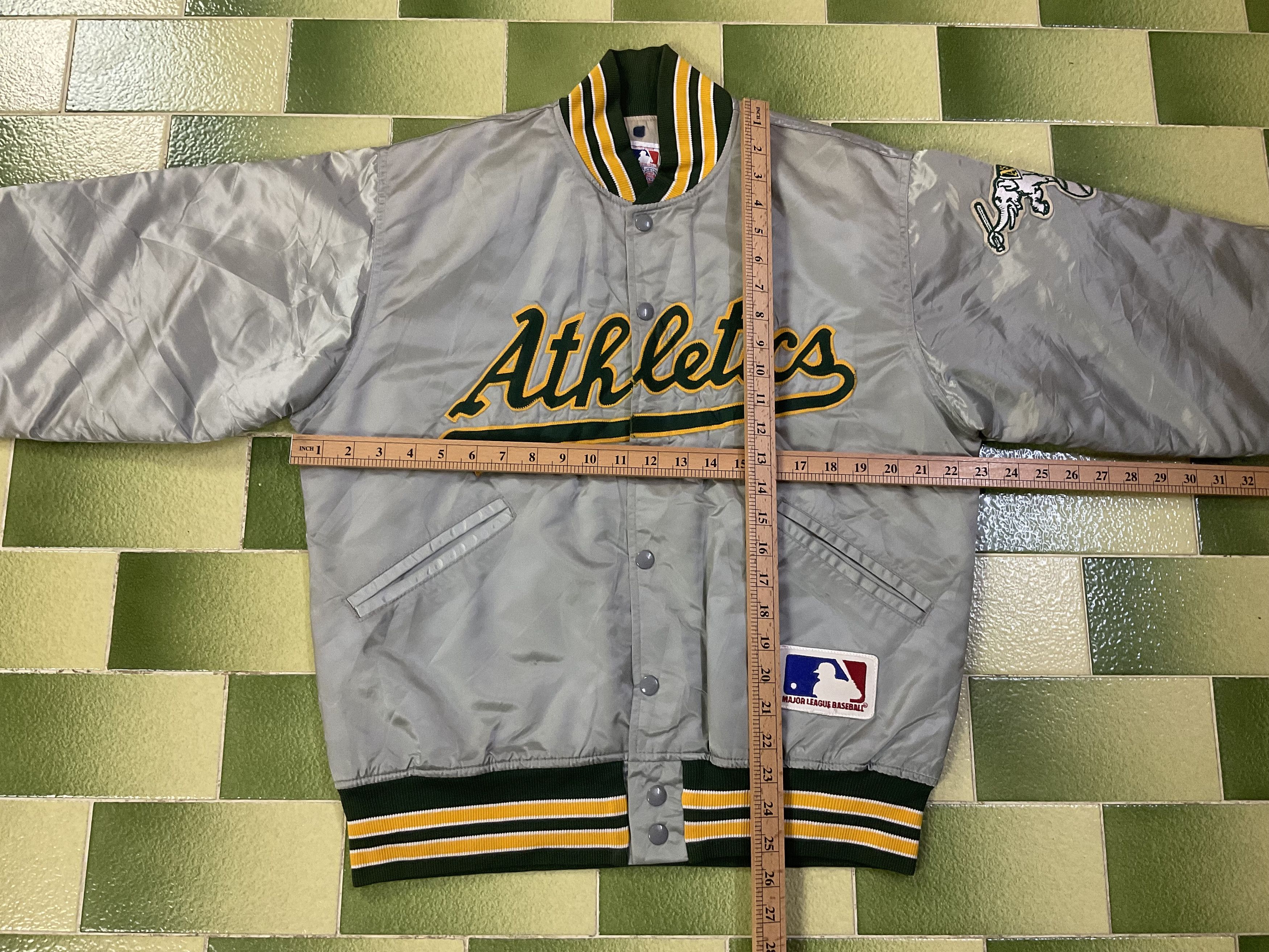 MLB Vintage 90s MLB Oakland Athletics Silver Satin Bomber Jacket Size US M / EU 48-50 / 2 - 3 Thumbnail