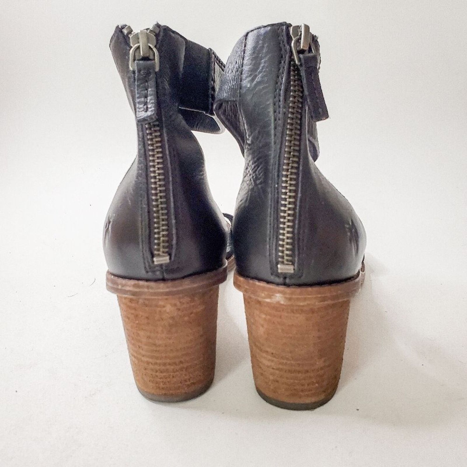 Frye Frye Black Leather Brielle Block Heeled Sandals Size 9M Size US 9 / IT 39 - 4 Thumbnail