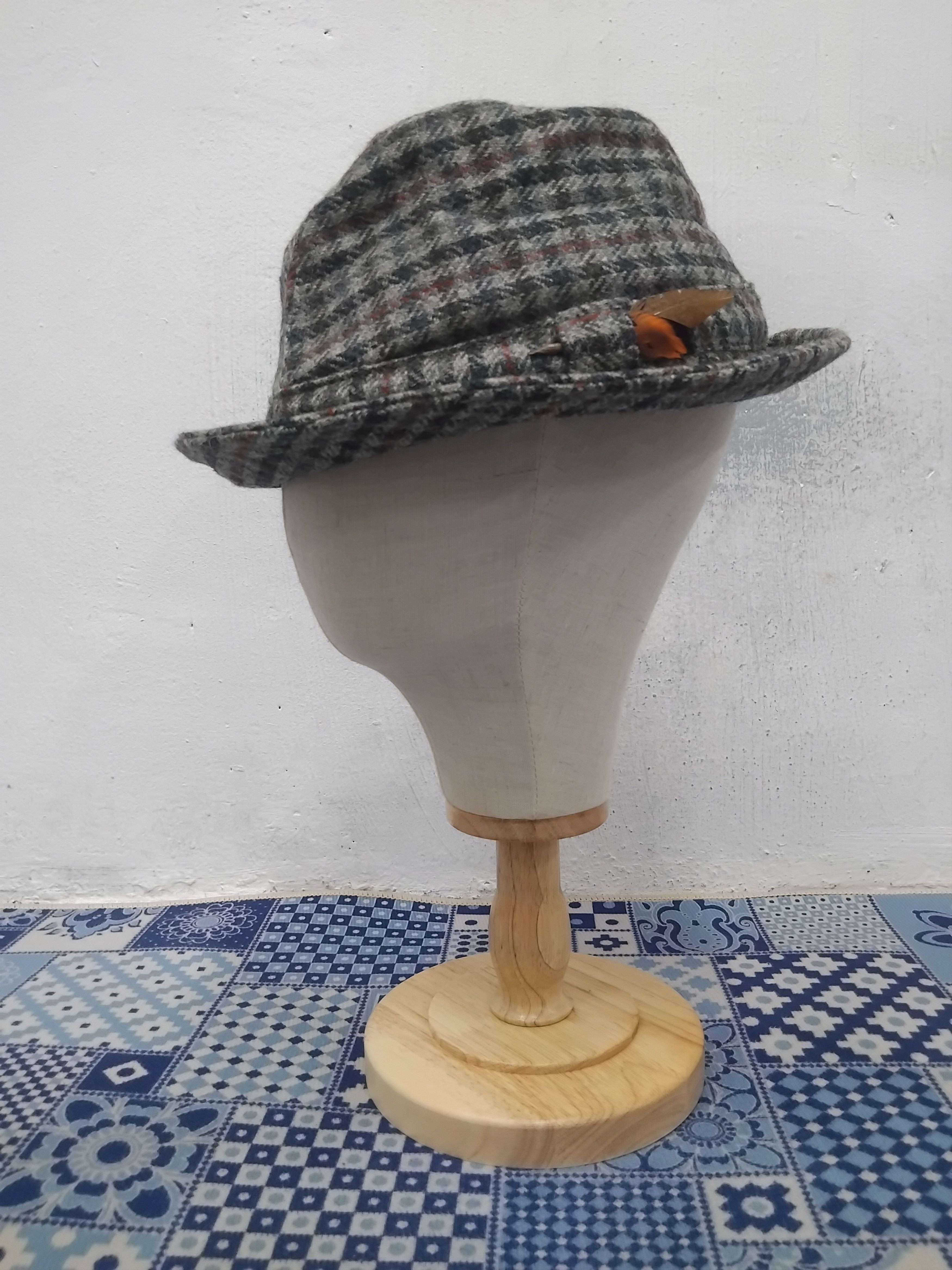 Harrods 💥Harrods checkered grey chicanos style hat Size 38 - 6 Thumbnail