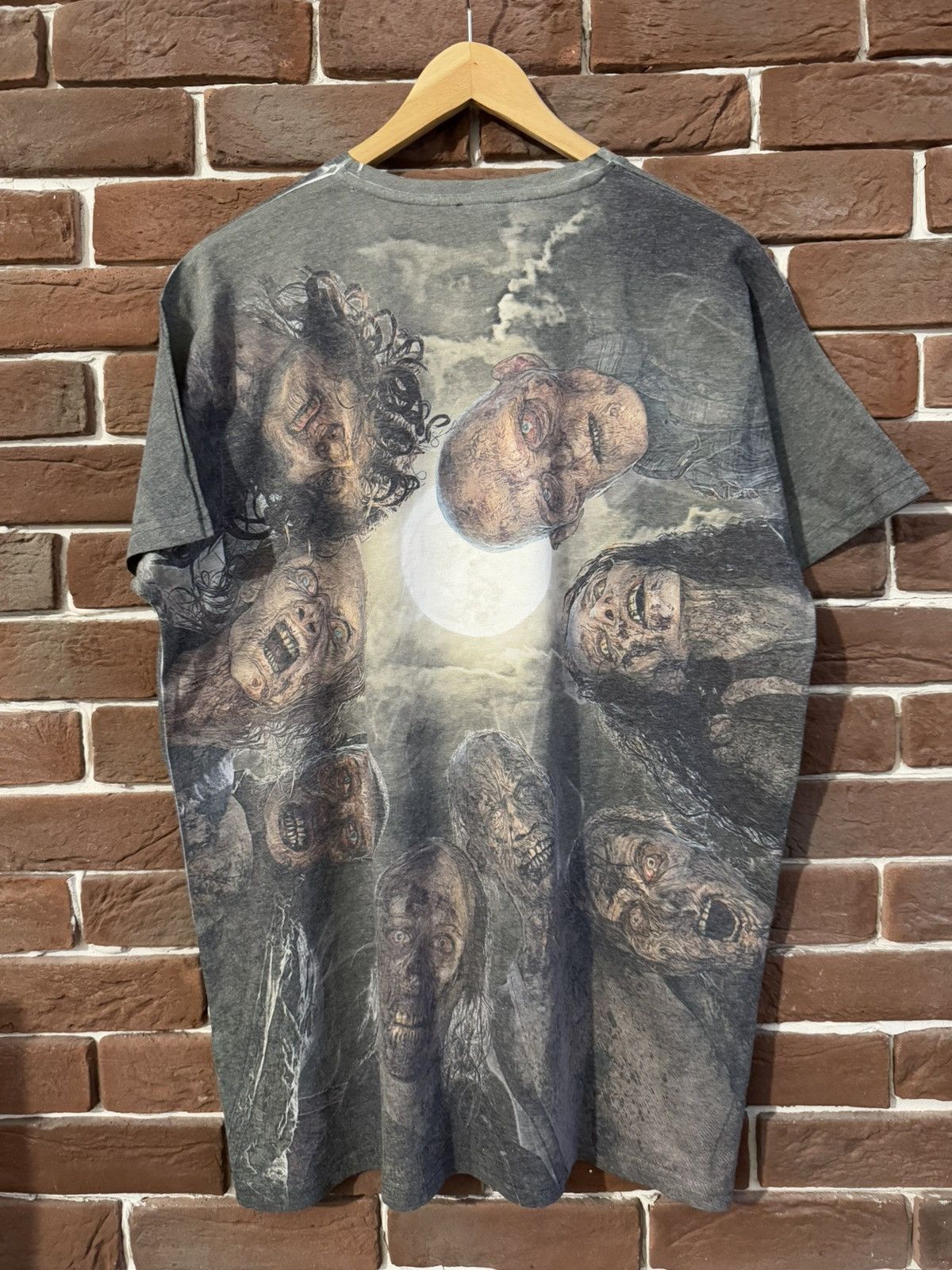 Vintage Vintage Y2K The Walking Dead All face Zombie Moon T-shirt Size US XL / EU 56 / 4 - 2 Thumbnail