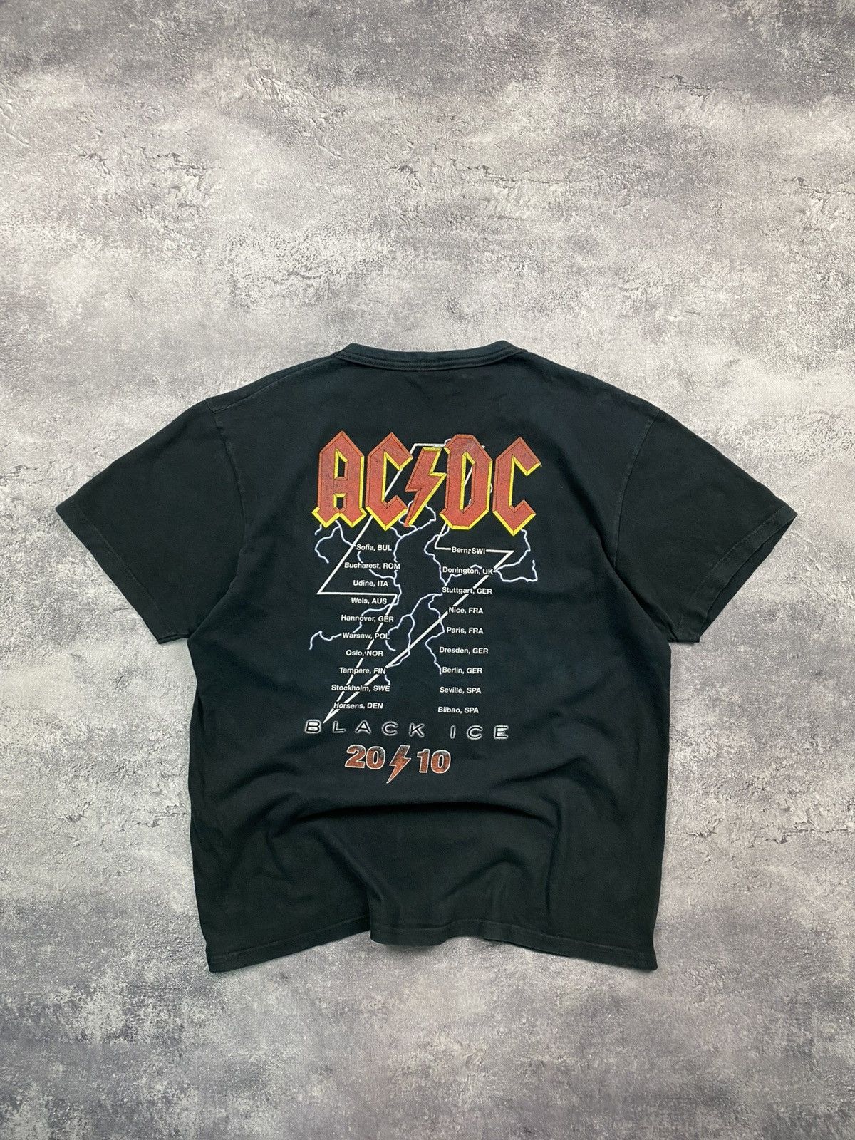 AC/DC Vintage AC/DC Black Ice 2010 Tour Band T-Shirt Rare Y2K Tee Size US L / EU 52-54 / 3 - 12 Thumbnail
