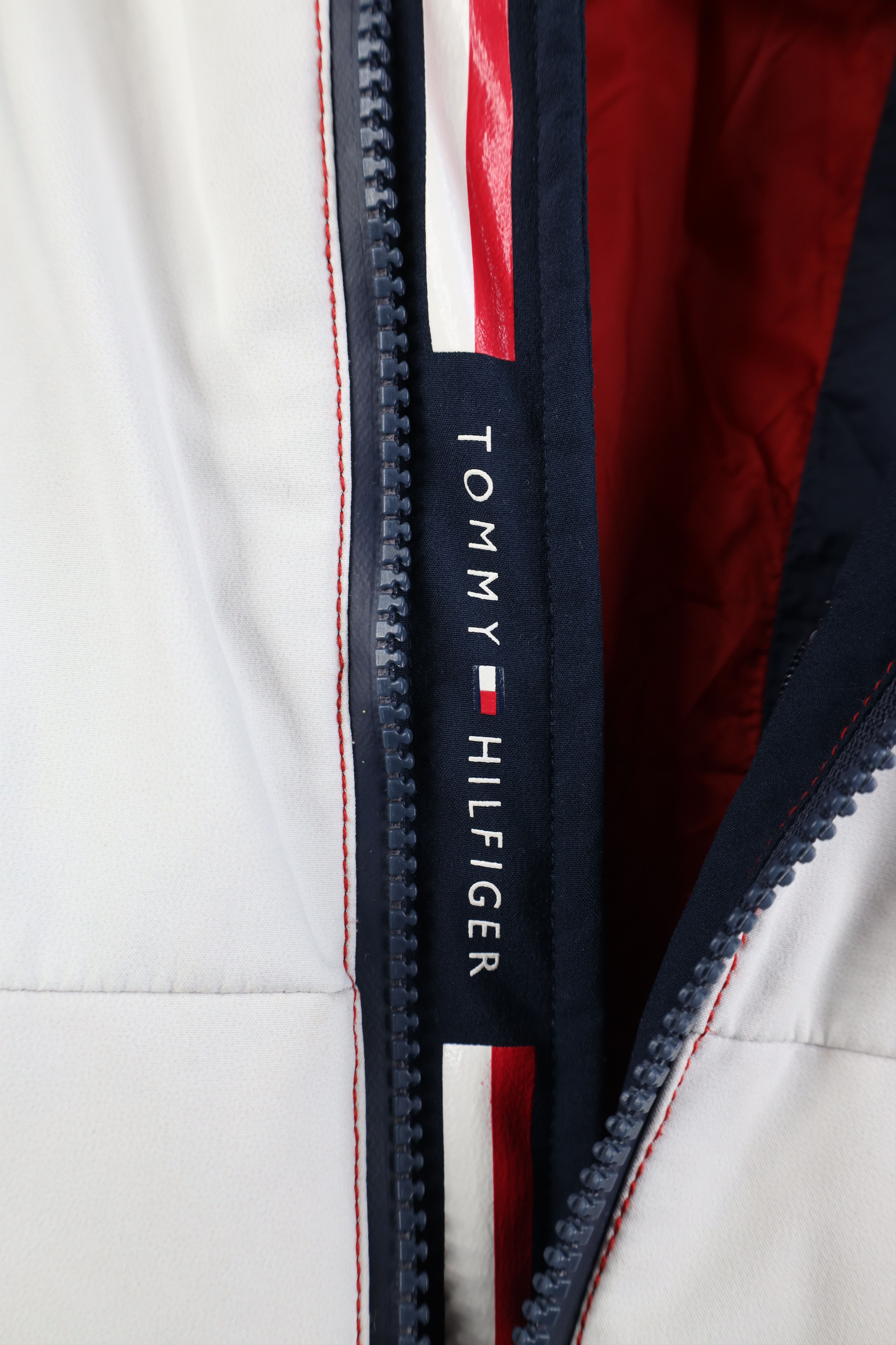 Tommy Hilfiger Vintage Y2K Tommy Hilfiger Flag Patch Hooded Puffer Jacket Size US M / EU 48-50 / 2 - 6 Thumbnail