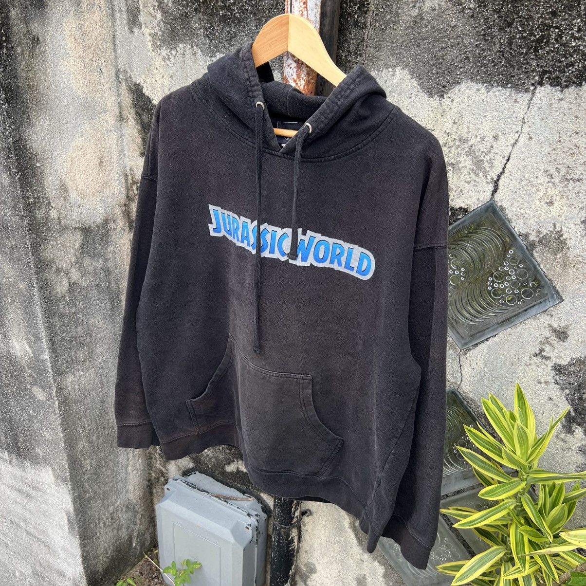 Universal Studios “JURASSIC WORLD” BLACK FADED HOODIE Size US XL / EU 56 / 4 - 3 Thumbnail