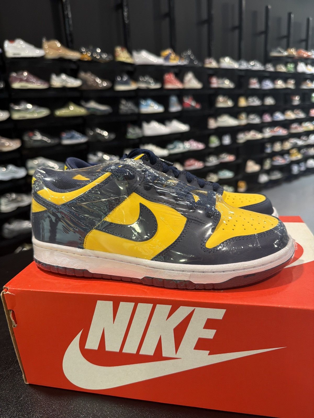 Nike Dunk Low Michigan Size-6Y Brand New Quick Shipping Size US 6 / EU 39 - 3 Thumbnail