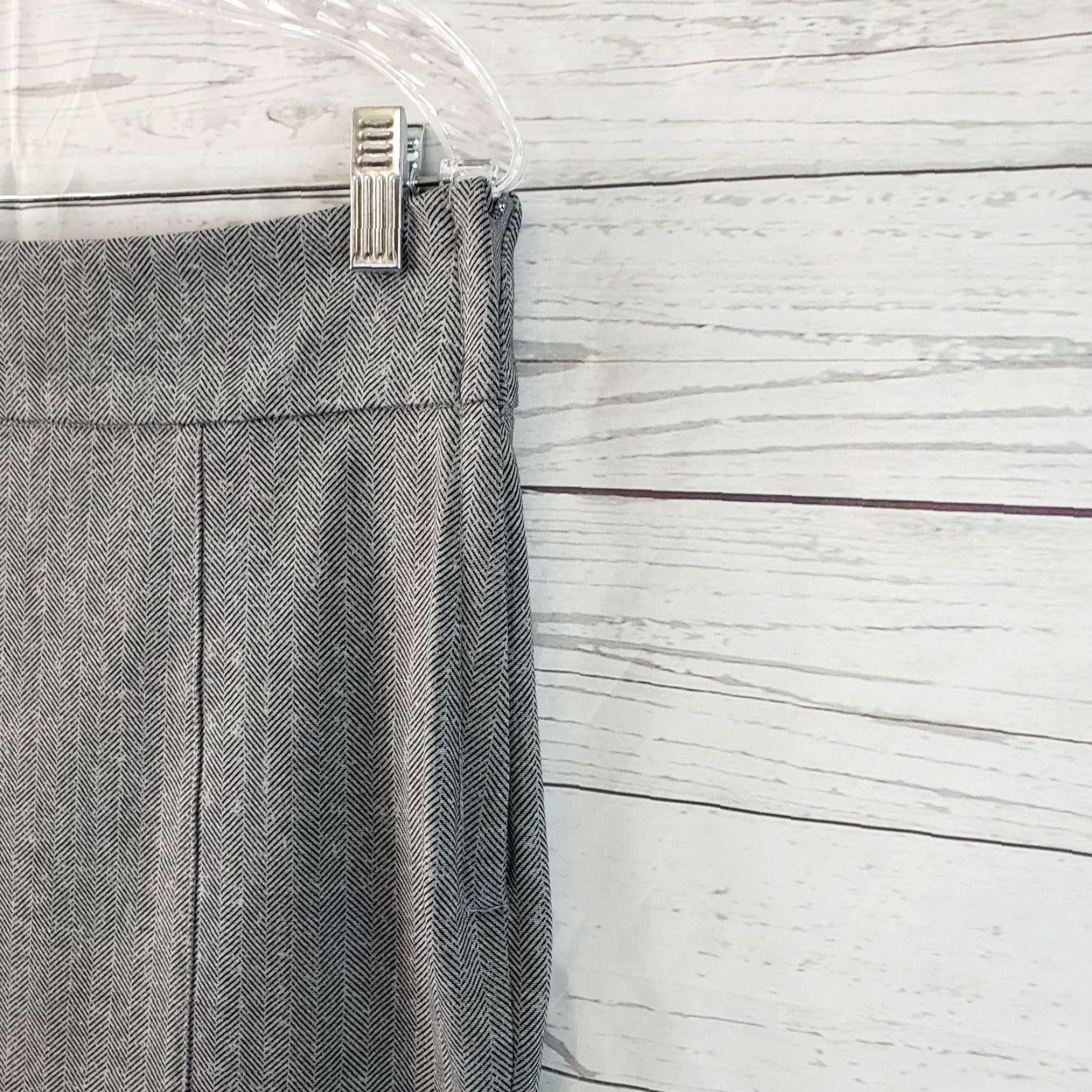 Vintage Liverpool Womens Pencil Skirt Black Gray Herringbone Size 8 Zip Knee Length Polyester Rayon Blend Size 30" / US 8 / IT 44 - 2 Thumbnail