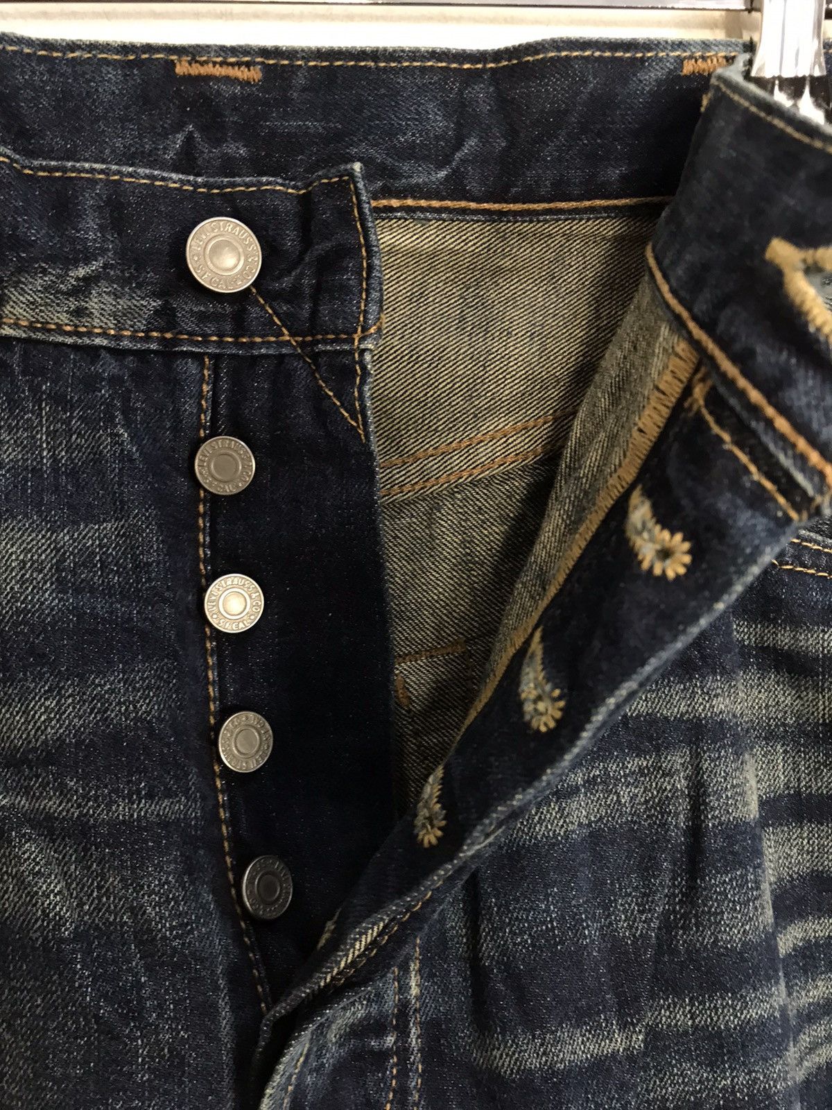 Levi's Vintage Clothing Levi's Lot 501 Button Fly Natural Faded Whisker Denim Jeans Size US 40 / EU 56 - 6 Thumbnail