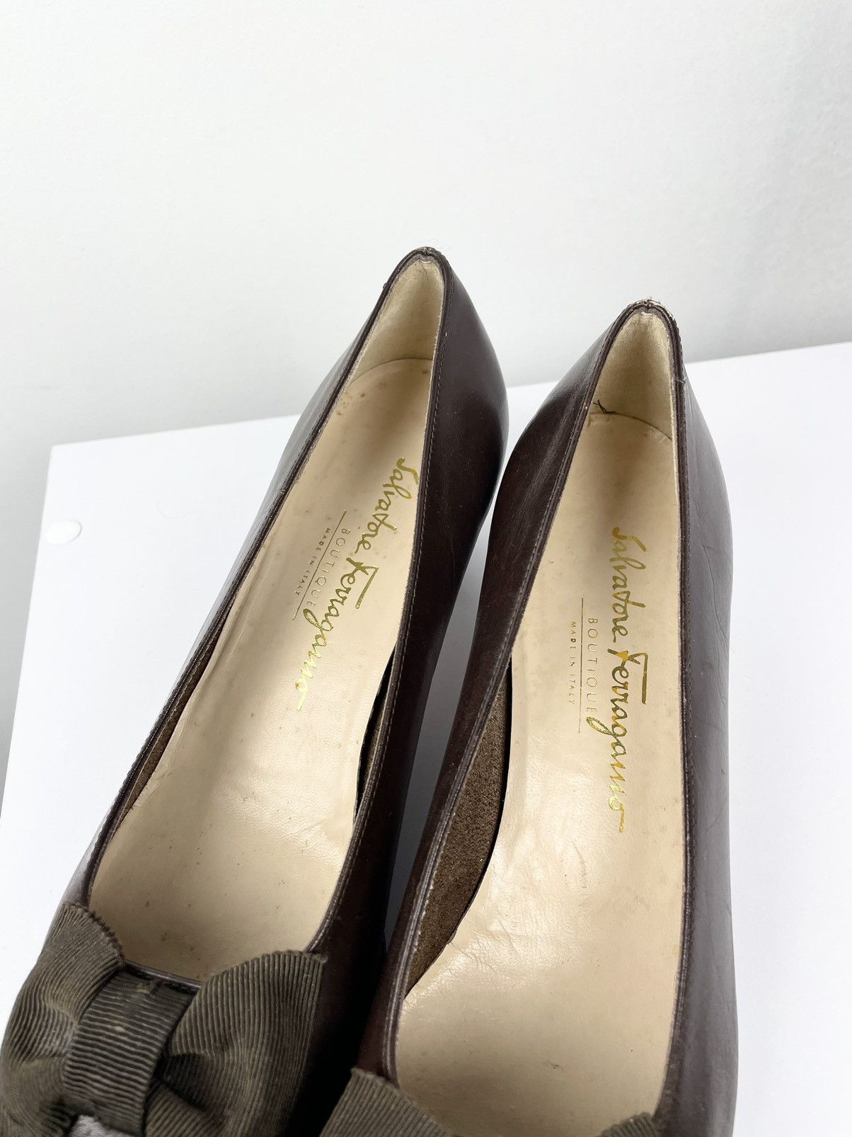 Salvatore Ferragamo Salvatore Ferragamo Brown Leather Vara Bow Block Heel Pumps Size US 9.5 / IT 39.5 - 5 Thumbnail