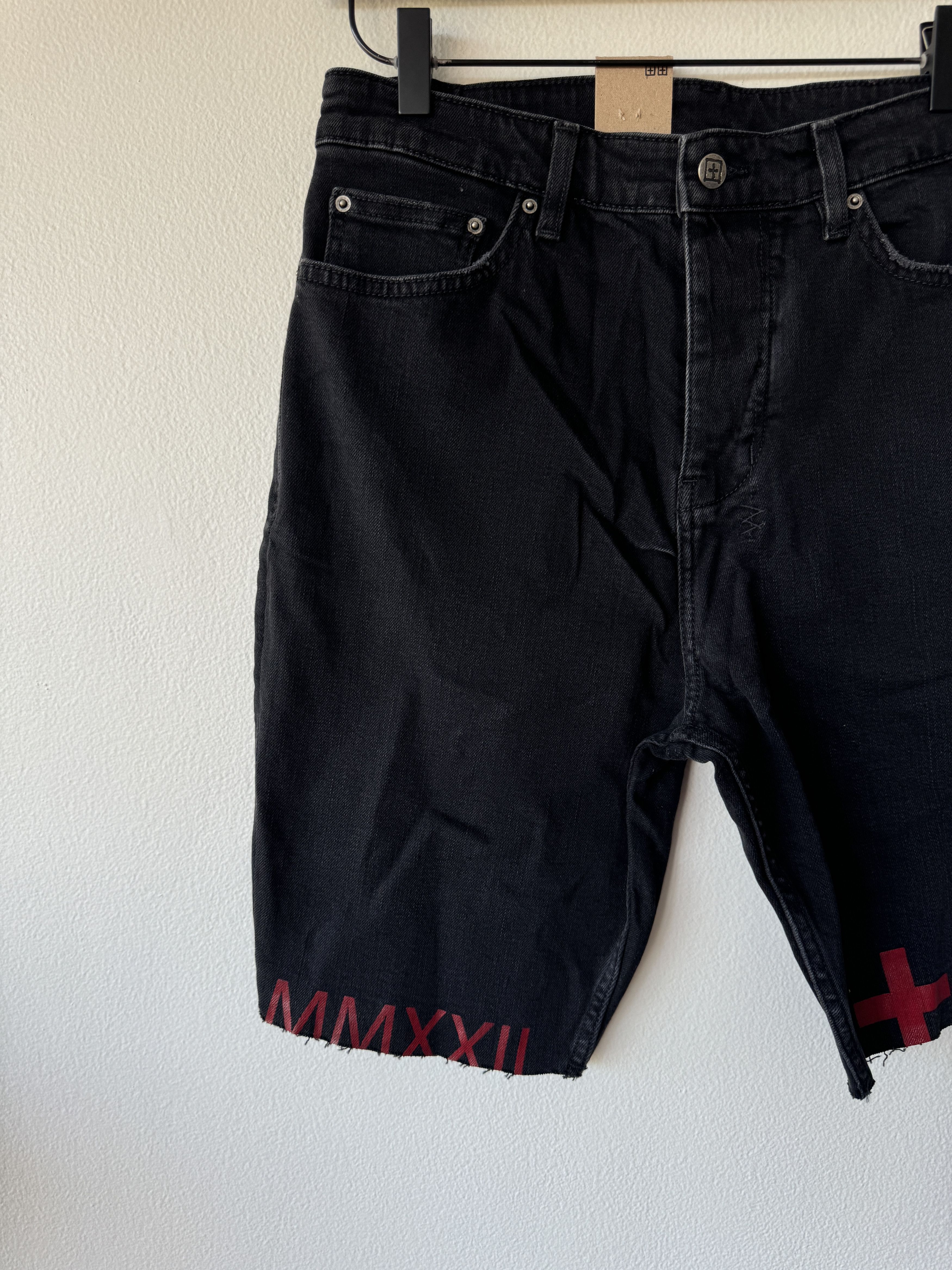 Ksubi denim Wolf Short 30 black world tour red logo relaxed fit Size US 30 / EU 46 - 2 Thumbnail