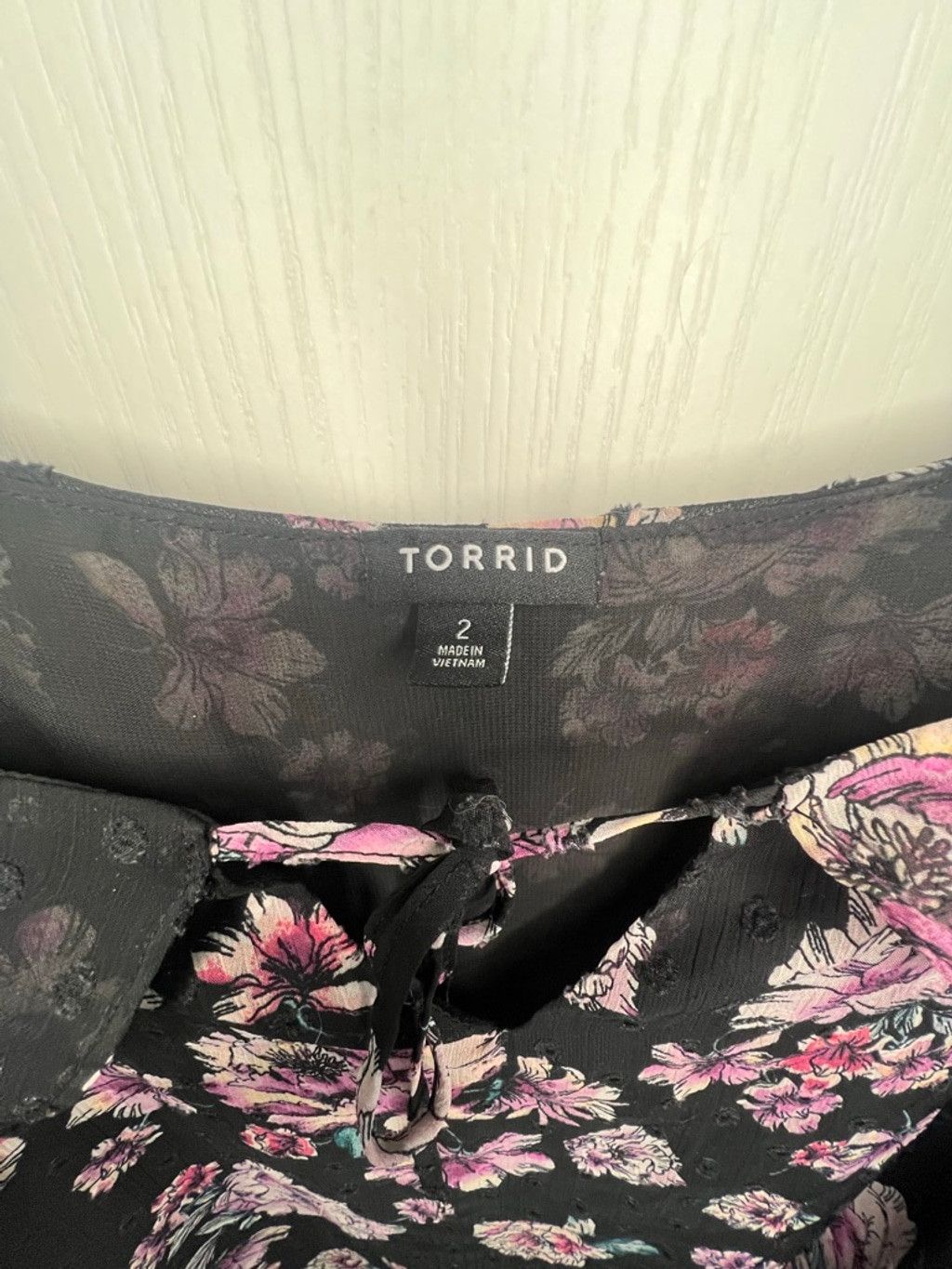 Torrid Torrid Floral Pattern Cold Shoulder Short Sleeve Blouse Size XXL / US 16-18 / IT 52-54 - 2 Thumbnail