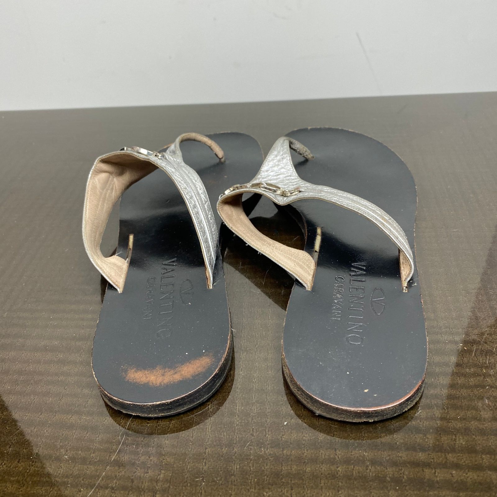 Valentino Valentino Garavani V Logo Leather Thong Sandals Women's 38.5 Size US 8.5 / IT 38.5 - 4 Thumbnail
