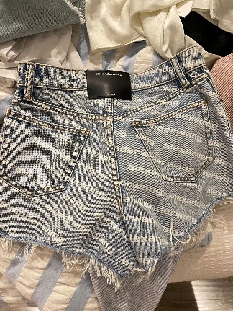 Alexander Wang Alexander Wang Bite Logo Denim Shorts . Size US 30 / EU 46 - 3 Thumbnail