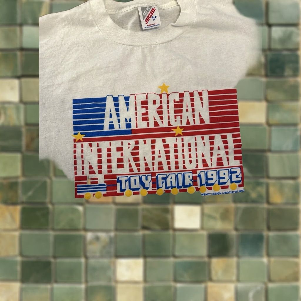 Jerzees VINTAGE 1992 International Toy Fair T Shirt XL Single Stitch Size US XL / EU 56 / 4 - 1 Thumbnail