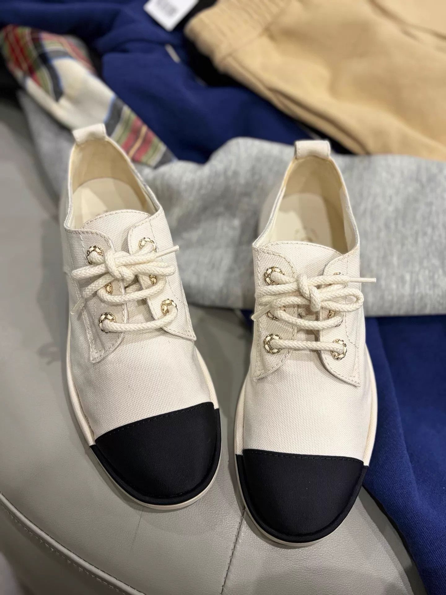 Chanel Chanel Black White Colorblock Canvas Loafer NOS 38 Size US 7.5 / IT 37.5 - 1 Thumbnail