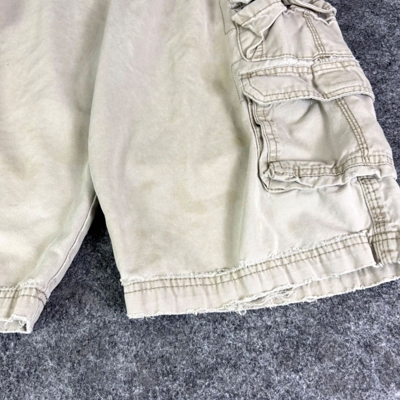 Lee Lee Dungarees Cargo Shorts Tan Khaki 34 Waist 34 Inseam 11 Distressed Canvas Cotton Mens Casual Workwear 90s Vintage? Size US 34 / EU 50 - 7 Thumbnail