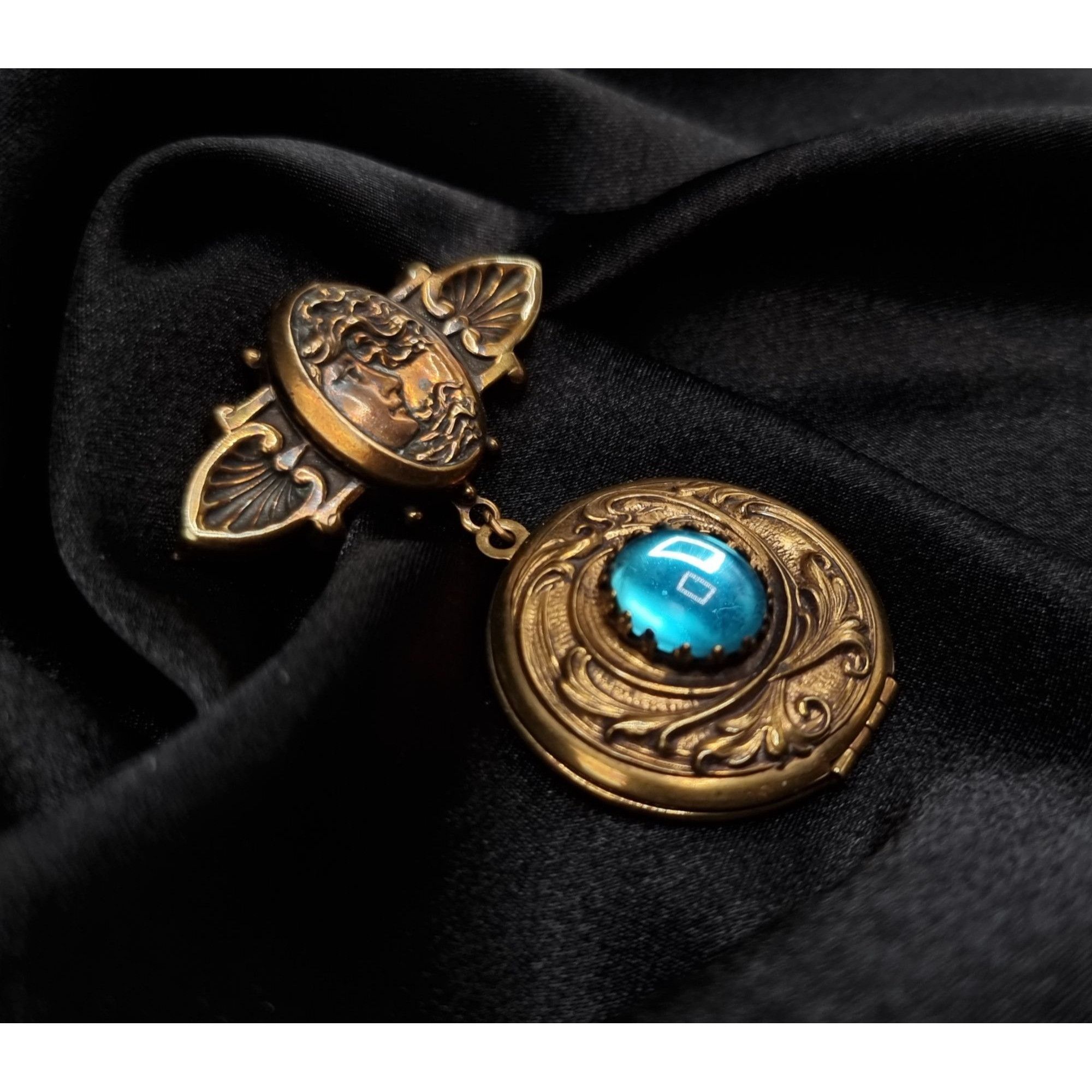 Vintage Vintage Early 2000's Gold-Tone Locket Brooch With Blue Stone Size ONE SIZE - 1 Thumbnail
