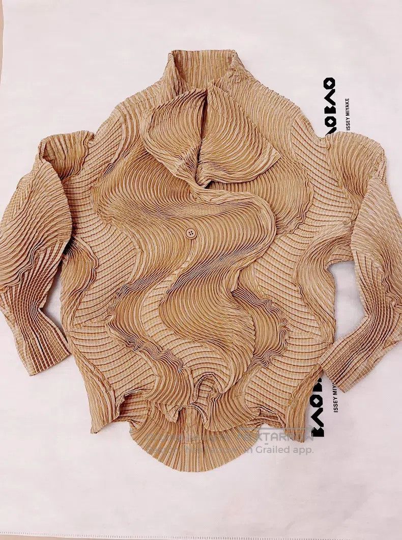 Issey Miyake Issey Miyake Gold Beige Mosquito Coil Bud Coat Size M / US 6-8 / IT 42-44 - 2 Thumbnail