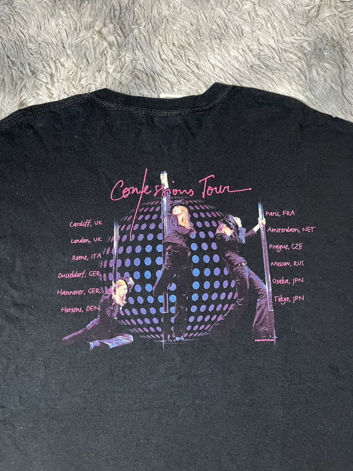 Band Tees Vintage Madonna Confessions tour promo tees Size US XL / EU 56 / 4 - 4 Thumbnail