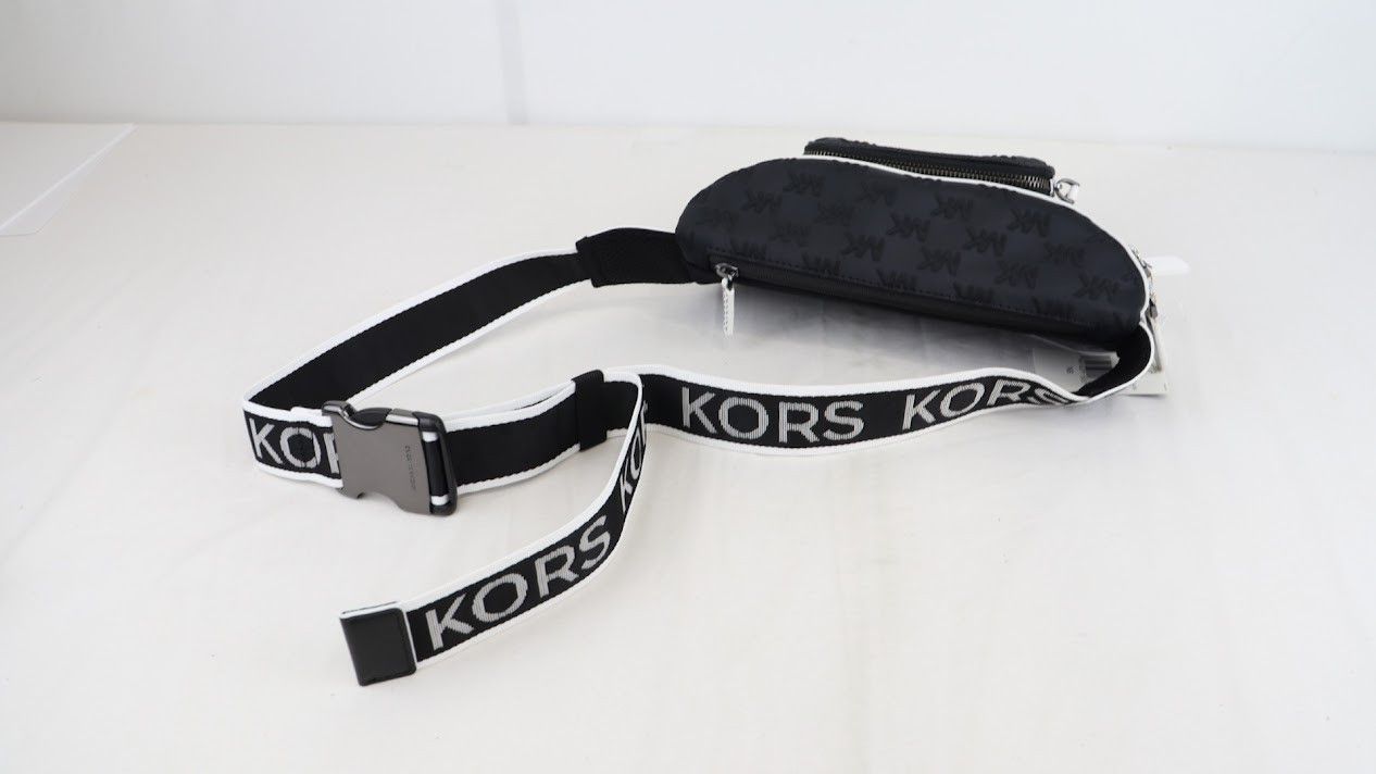 o1rshd1 Size: OS / Utilit Belt Bag in Black
