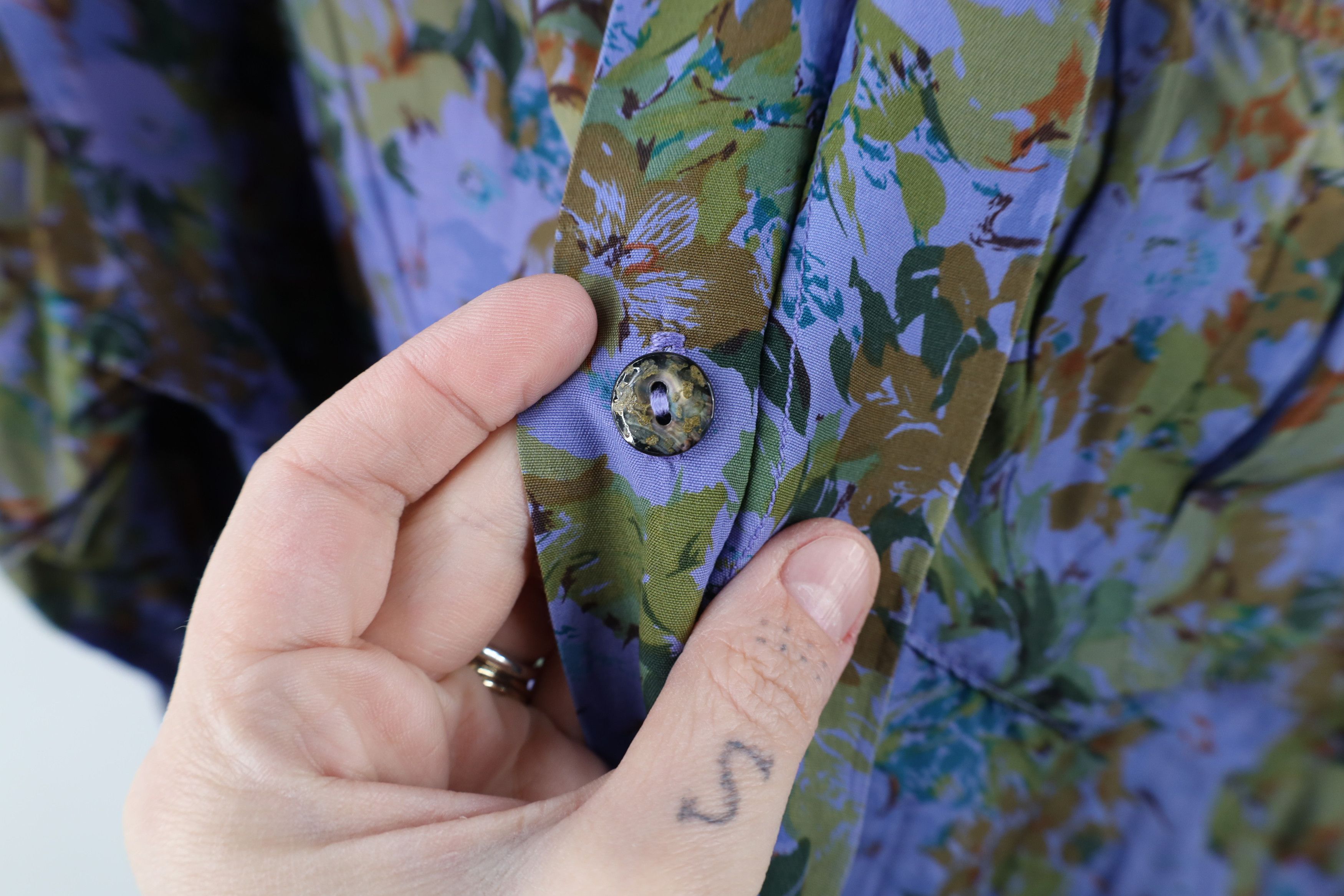 Vintage Vintage 90s Streetwear Short Sleeve Collared Button Shirt Size US XL / EU 56 / 4 - 6 Thumbnail