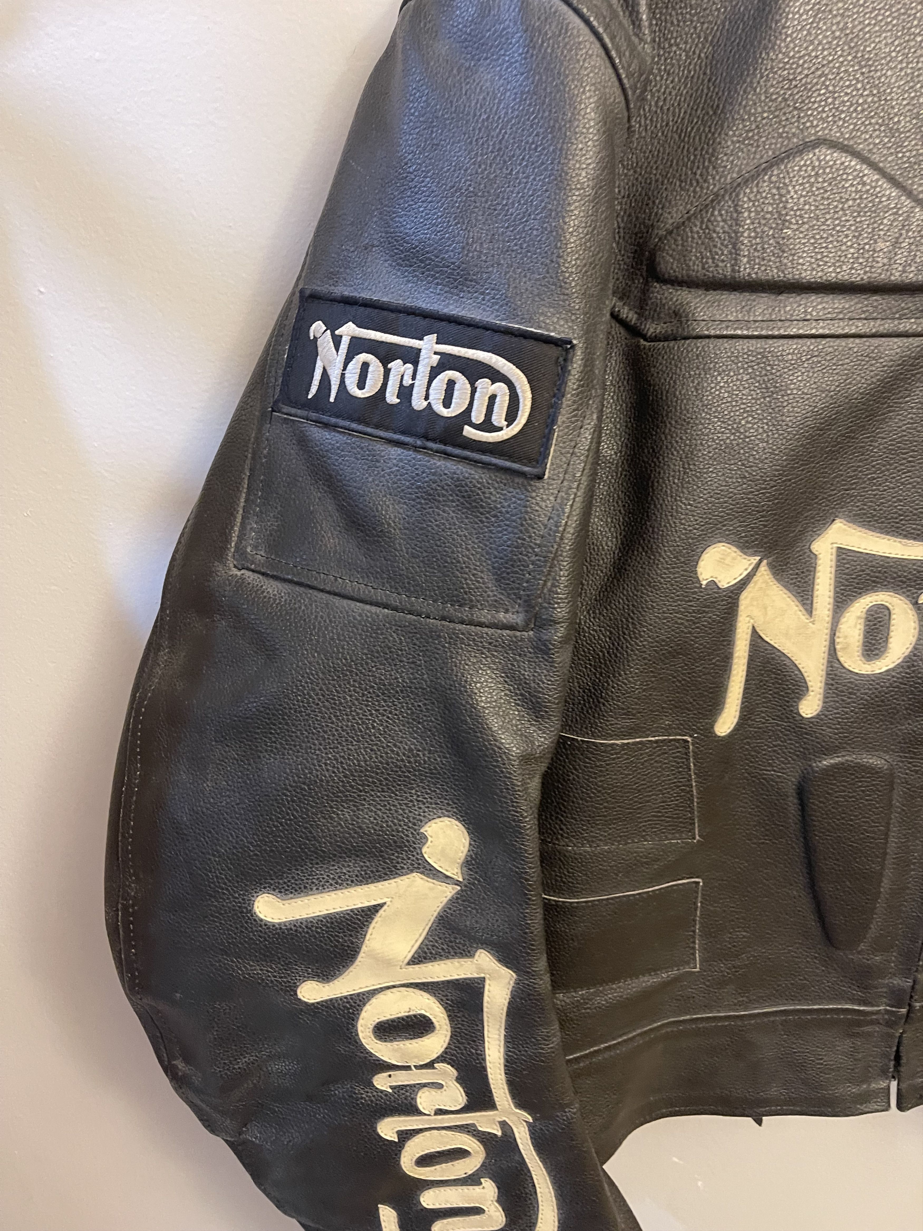 Norton Vintage Norton Cowhide Motorcycle Leather Jacket Size US L / EU 52-54 / 3 - 4 Thumbnail