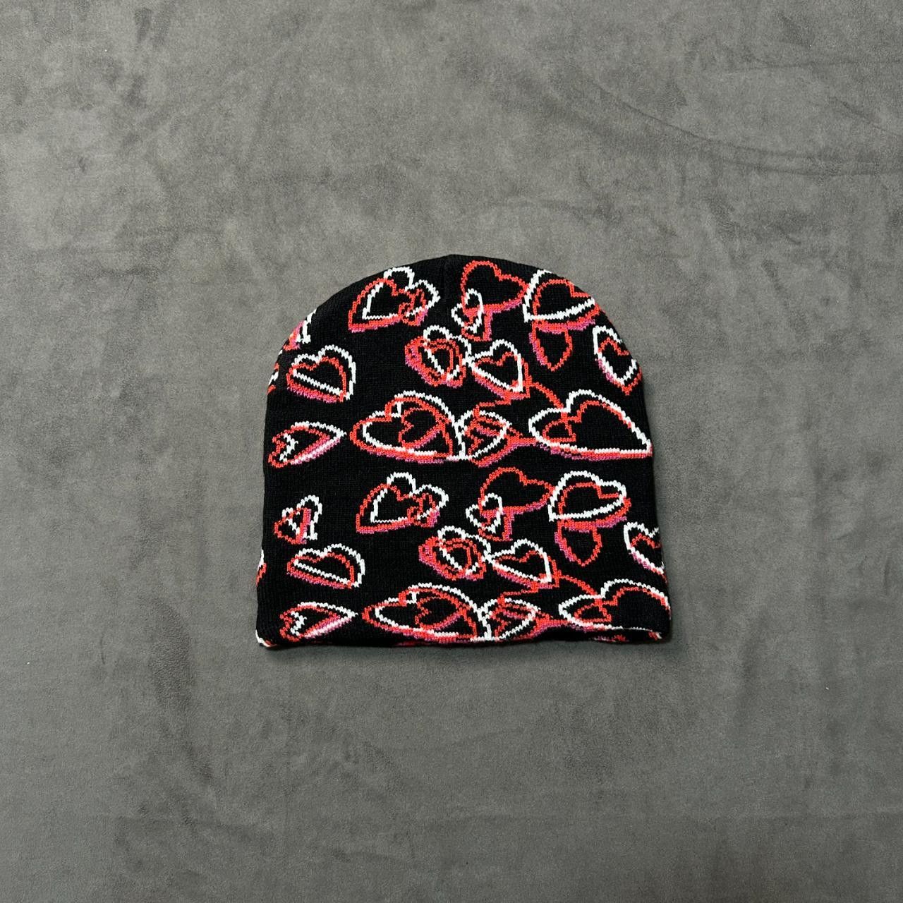 Japanese Brand Rare Heart Graphic No Cuff Knit Beanie Black Hat OS Size ONE SIZE - 1 Thumbnail