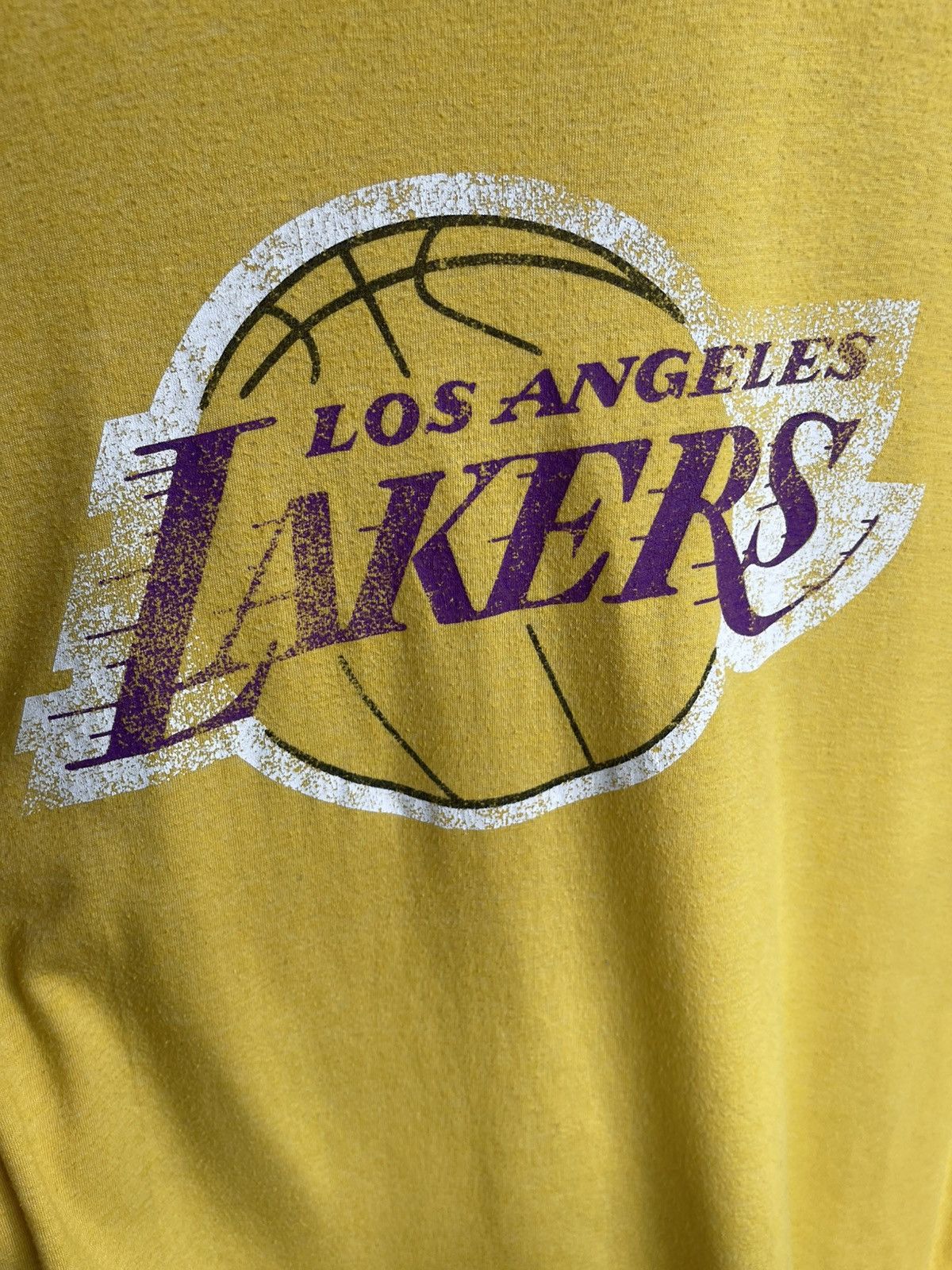 NBA 🔥LOS ANGELAS NBA LAKERS🔥Big logo Tshirt Size US M / EU 48-50 / 2 - 4 Thumbnail