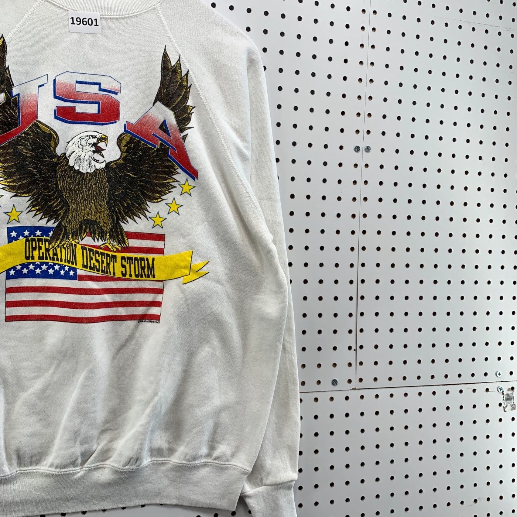 Vintage Vintage 90s Desert Storm Crewneck Sweatshirt Men's Large White Army USA Fleece Pullover Long Sleeve Size US L / EU 52-54 / 3 - 4 Thumbnail