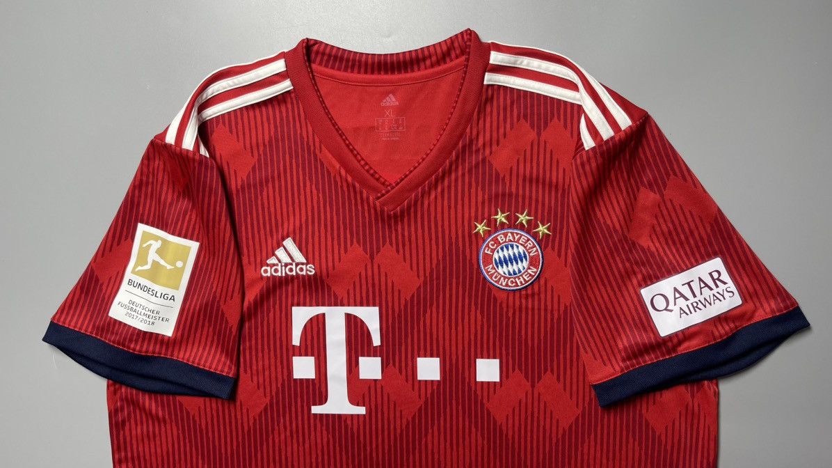 Vintage BAYERN ADIDAS 2018/2019 FOOTBALL HOME JERSEY #9 LEWANDOWSKI Size US XL / EU 56 / 4 - 3 Thumbnail