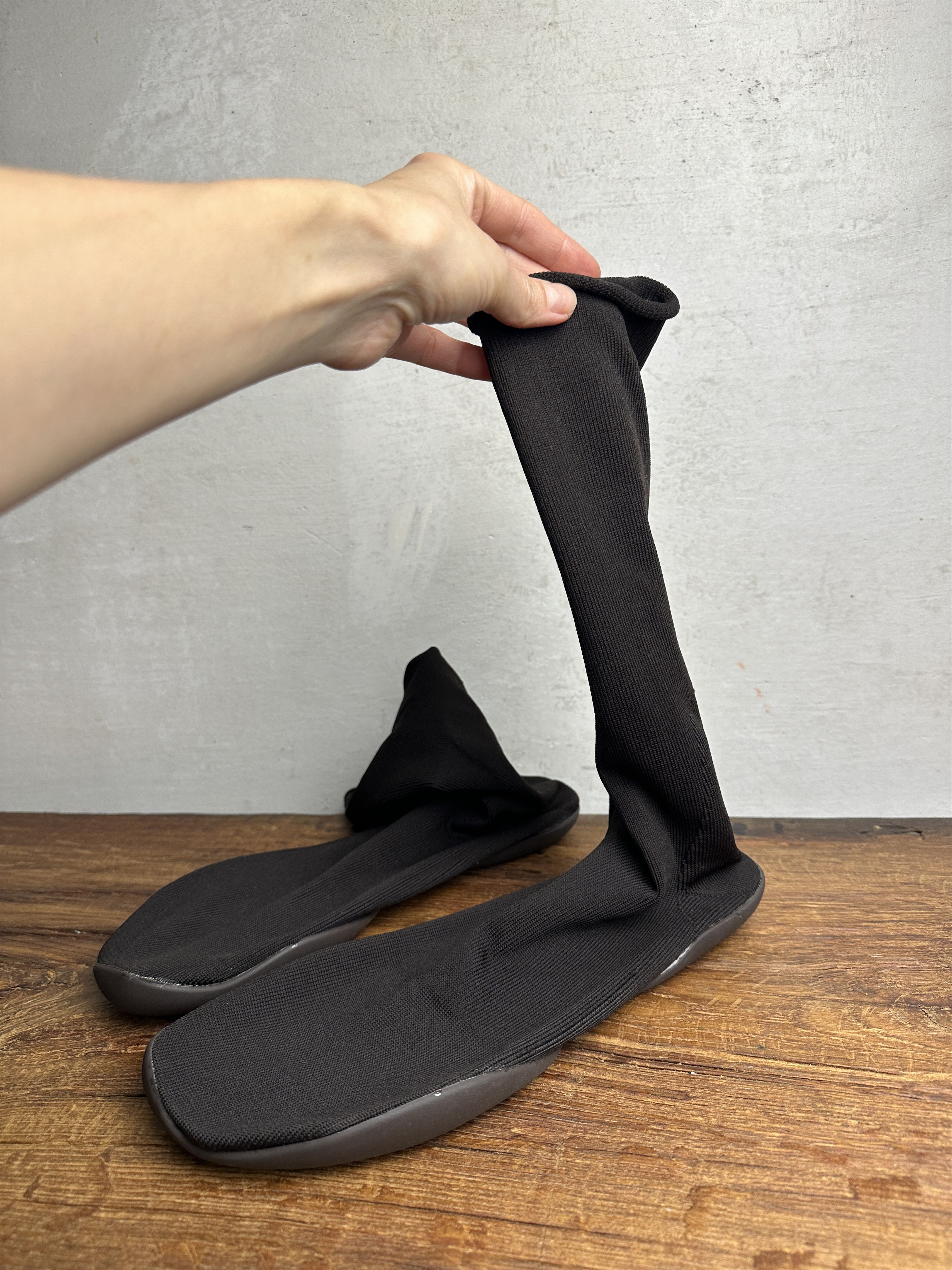 Yeezy Yeezy Pods Size 3 Size US 11 / EU 44 - 5 Thumbnail