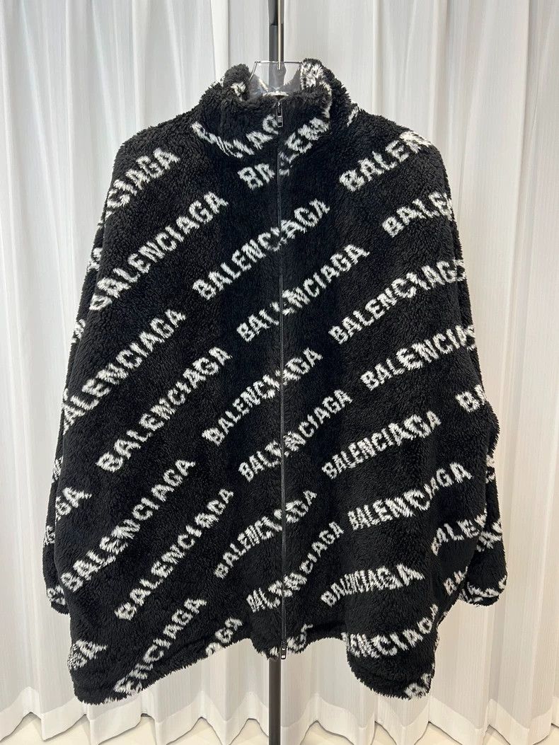 Balenciaga Balenciaga Bullet alphabet teddy jacket 2502-Nextarrow Size XXS / US 00 / IT 34 - 1 Thumbnail