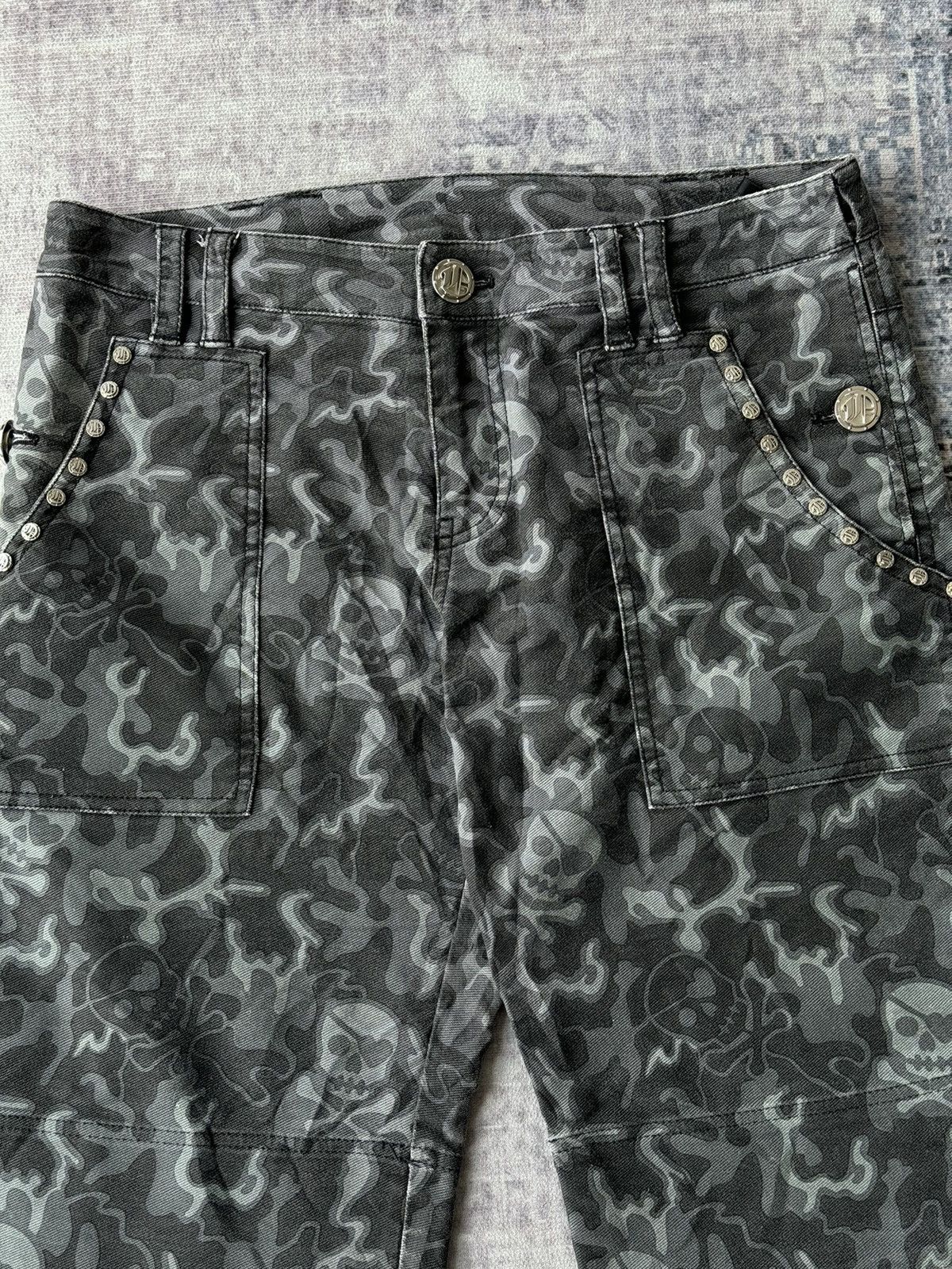 Japanese Brand × Vintage Dance With Dragon Studded Skull Punk Poem Short Denim Size US 30 / EU 46 - 2 Thumbnail