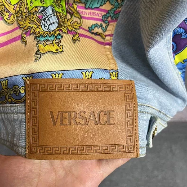 Versace Versace Stitched floral print single-row lapel denim jacke Size US M / EU 48-50 / 2 - 4 Thumbnail