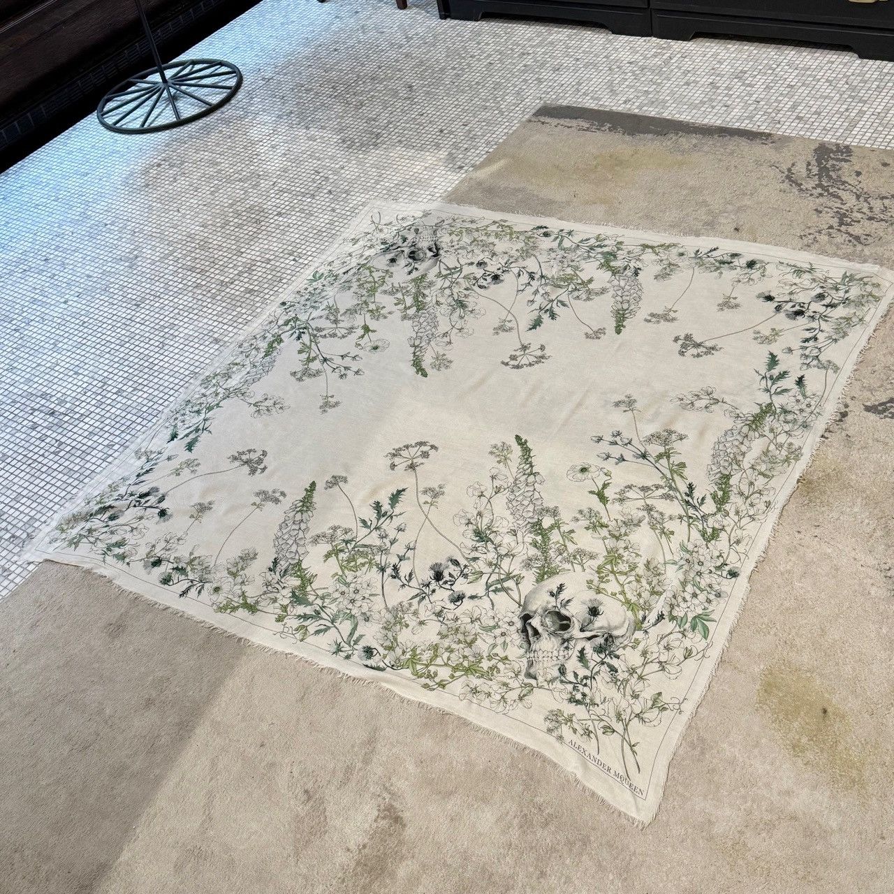 Alexander McQueen Alexander McQueen Ivory Green Floral Lily Skull Stole Scarf Size ONE SIZE - 7 Thumbnail