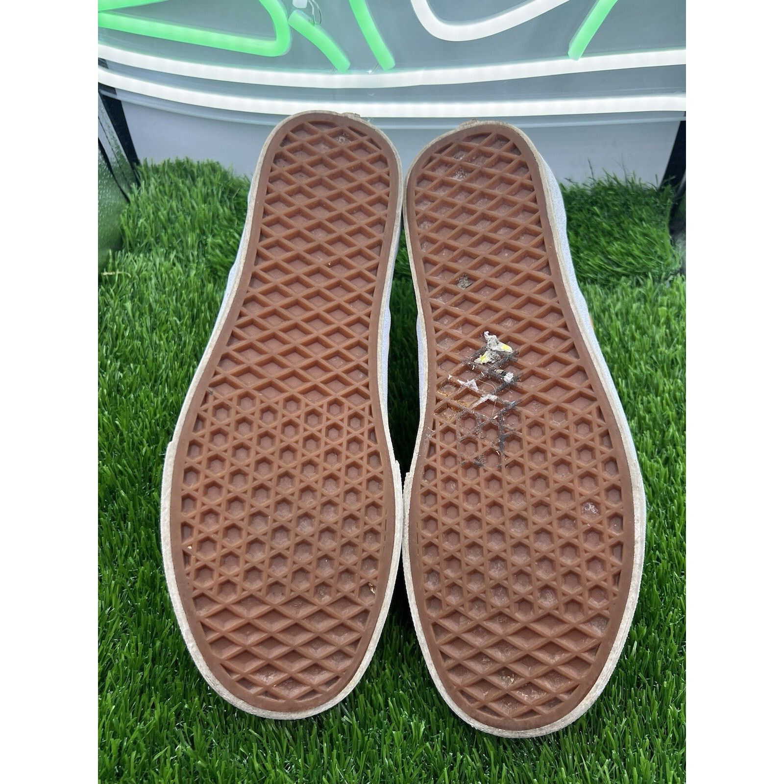 Vans Vans Classic Slip On White/Rainbow Pride Shoes M7.5 W9 Size US 6.5 / EU 39-40 - 7 Thumbnail