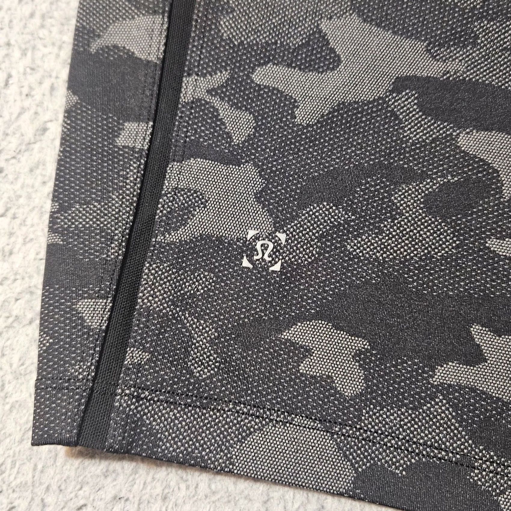 Lululemon Lululemon Pace Breaker Lined Shorts Mens Size Large Black Gray Camo 9 Size US 33 - 4 Thumbnail