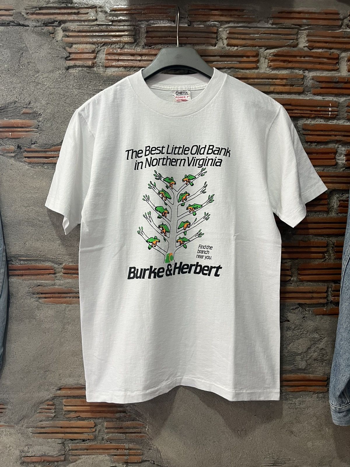 Arts & Science Vintage Burke&Herbert The Best Little Old Bank 90’s Tshirt Size US L / EU 52-54 / 3 - 2 Thumbnail