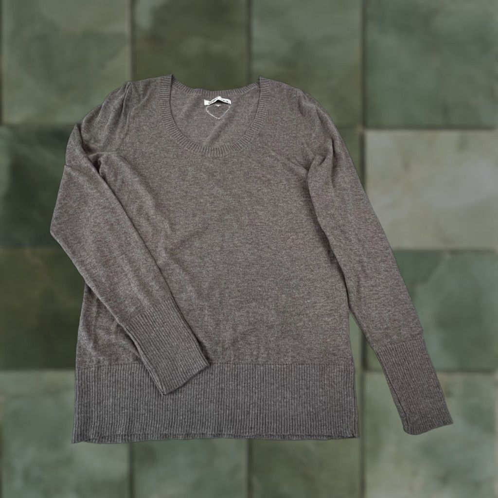 Old Navy Old Navy Women's Sweater Tan Medium Long Sleeve Pullover Scoop Neck Lightweight Brown Size M / US 6-8 / IT 42-44 - 1 Thumbnail
