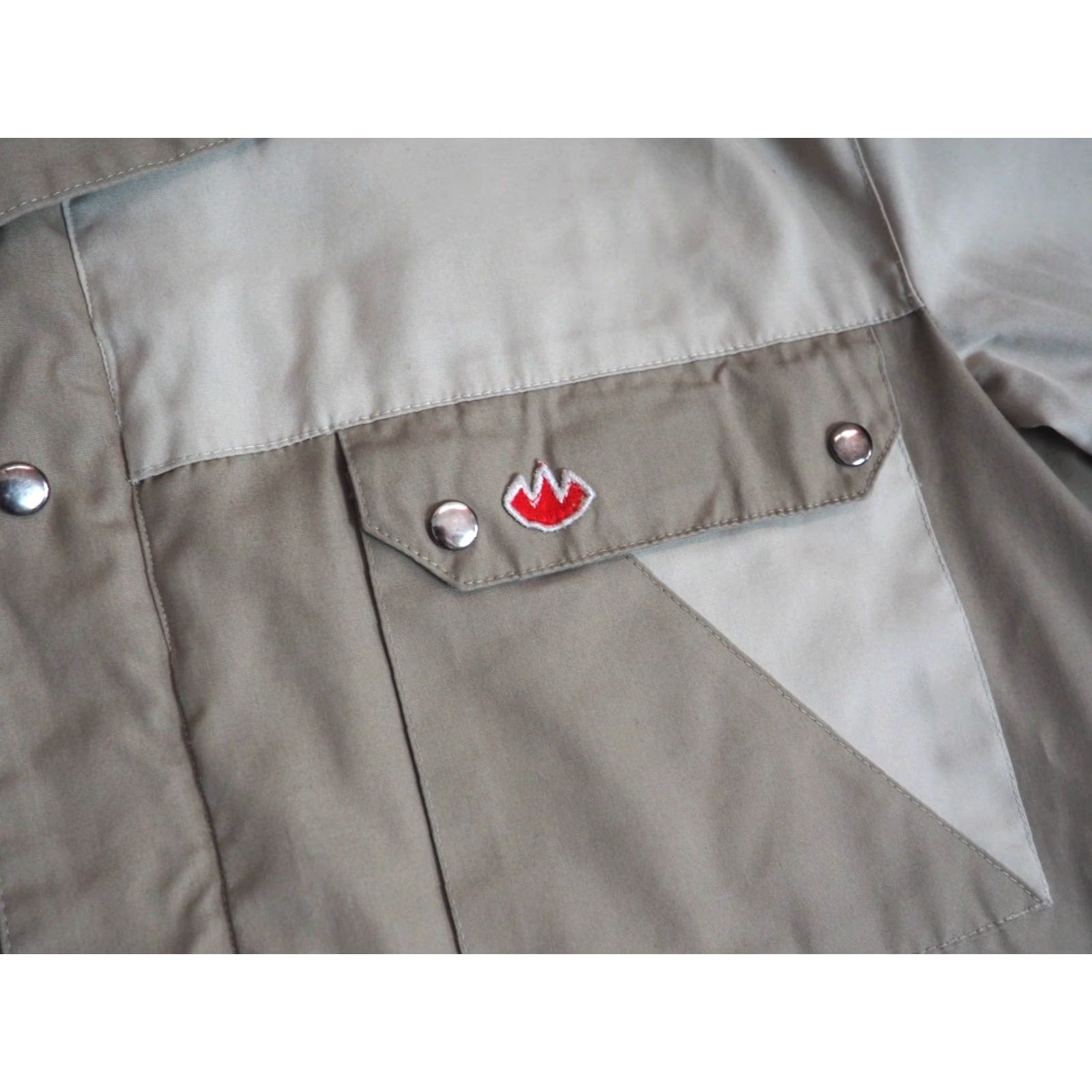 Vintage VINTAGE Bergmair Jacket Mens L Hooded Ski Alpps Beige Gray Zip Lodge Outdoor 70s 80s Puffer Nylon Size US L / EU 52-54 / 3 - 4 Thumbnail