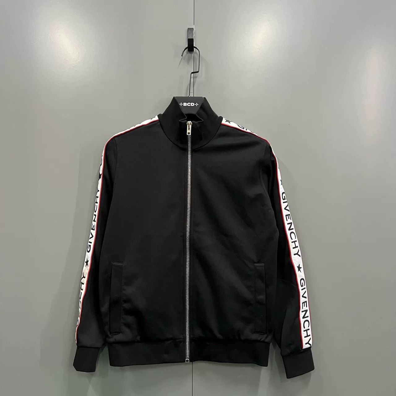 Givenchy givenchy logo jacket in black for women Size US XS / EU 42 / 0 - 1 Thumbnail