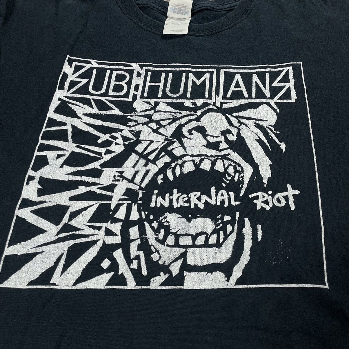 Vintage Vintage 90s Graphic Tee Horror Abstract Punk Streetwear L Size US L / EU 52-54 / 3 - 5 Thumbnail