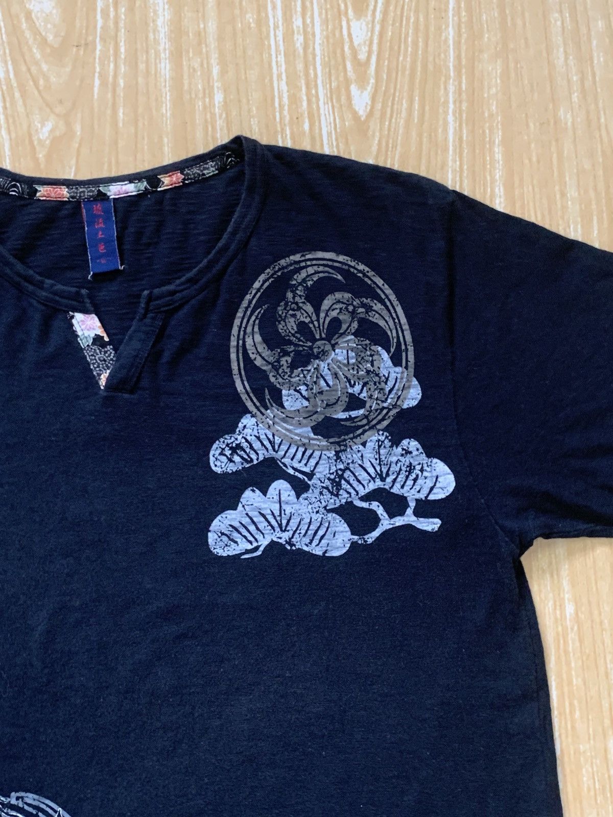 Japanese Brand Japanese Traditional Culture Koi Fish Sukajan T Shirt Size US L / EU 52-54 / 3 - 8 Thumbnail