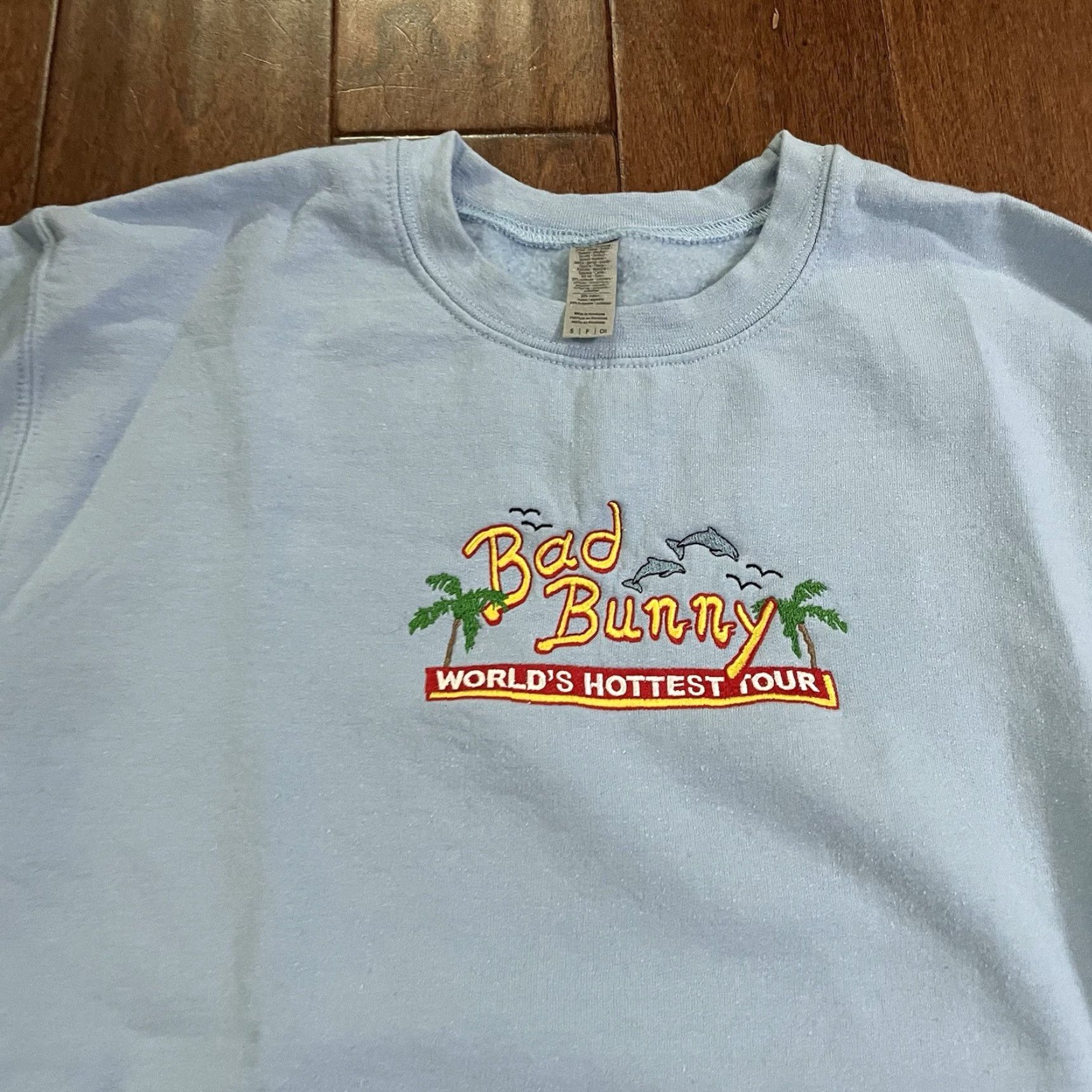 Gildan VINTAGE Gildan Sweatshirt Crewneck Bad Bunny Worlds Hottest Tour Small Light Blue Mens Pullover Long Sleeve Cotton Polyester Knit Embroidered Logo Size US S / EU 44-46 / 1 - 2 Thumbnail