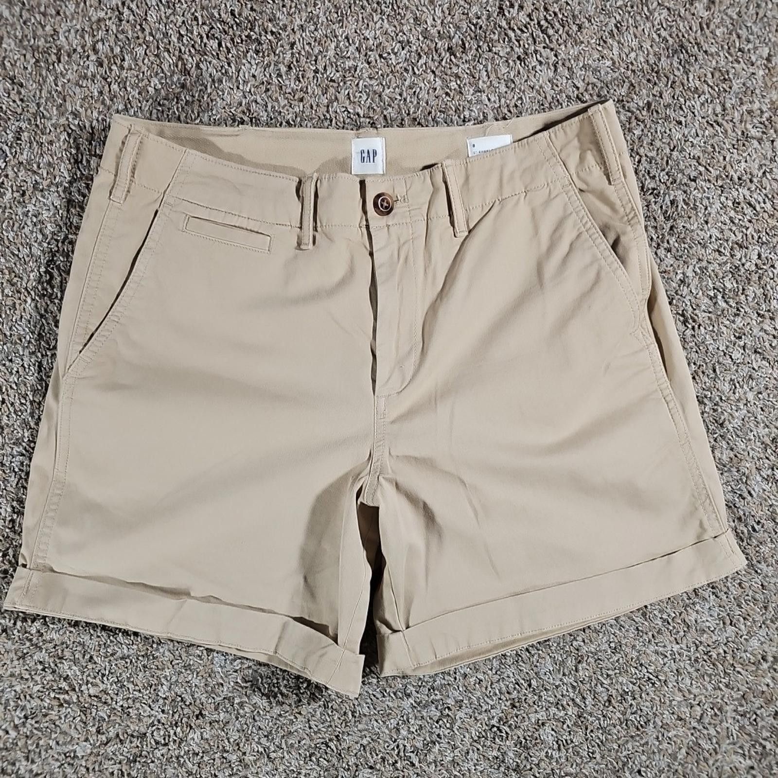 Gap GAP sz 8 5" Cuffed Khaki Shorts Size 30" / US 8 / IT 44 - 1 Thumbnail
