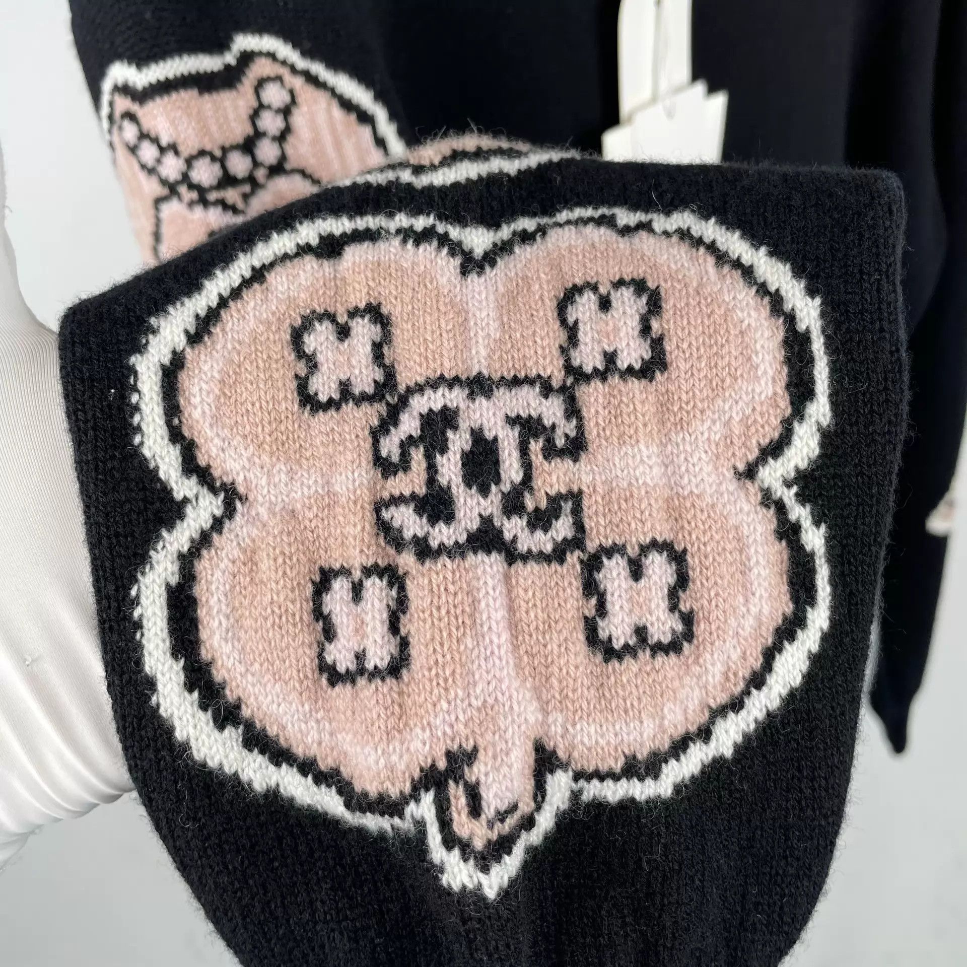 Chanel CHANEL 25B Cashmere Knit Black & Pink Arm Logo 38 Size S / US 4 / IT 40 - 3 Thumbnail