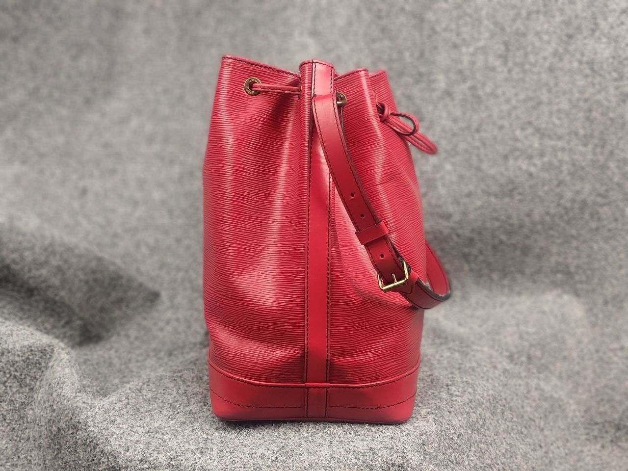 Louis Vuitton Louis Vuitton Noé Epi Vintage authentic Shoulder Red Bag Size ONE SIZE - 5 Thumbnail