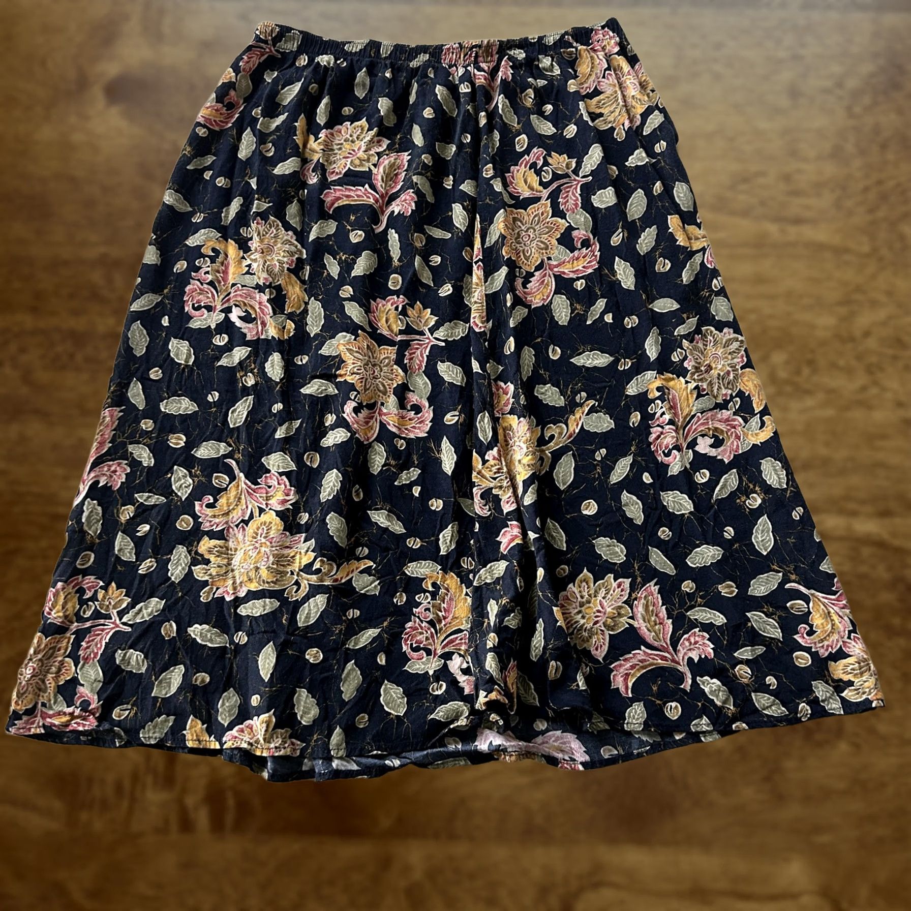 Vintage VINTAGE? No. My Pieces Woman Skirt Womens Large Navy Floral A-Line Midi Elastic Waist Casual Size 36" / US 14 / IT 50 - 1 Thumbnail