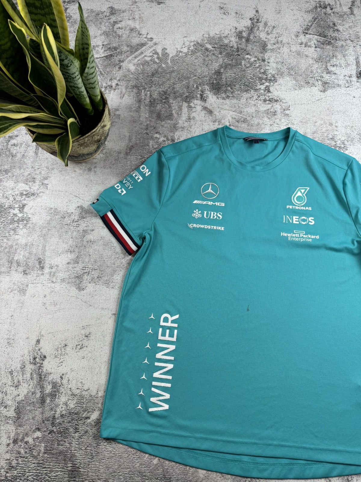 Tommy Hilfiger x2 Petronas AMG Winners 2021 2022 Moto Racing Formula 1 T Shirt Men’s Tee Jersey Size US L / EU 52-54 / 3 - 11 Thumbnail